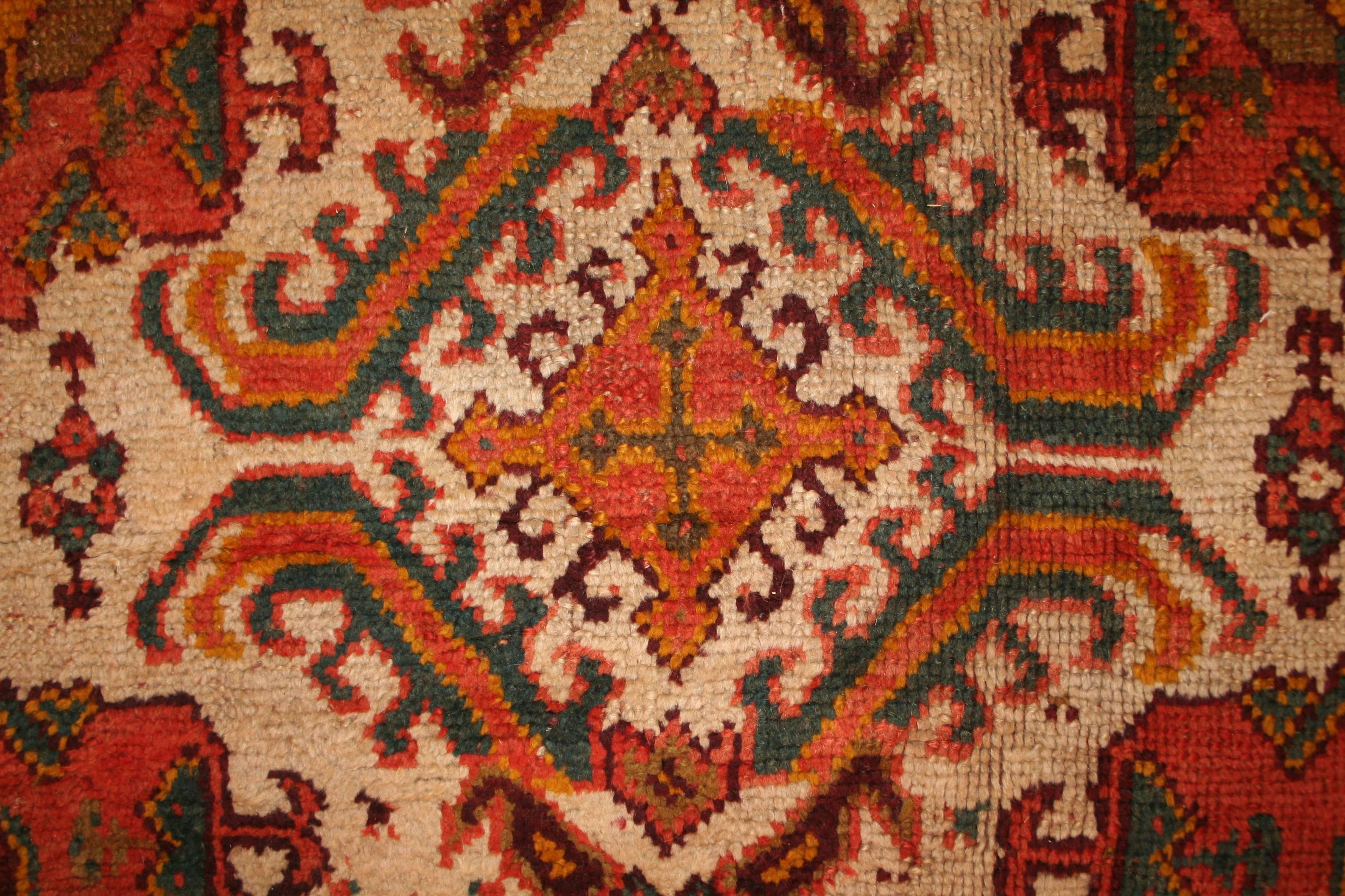 Ivory Background Oushak Carpet, circa 1920s 3