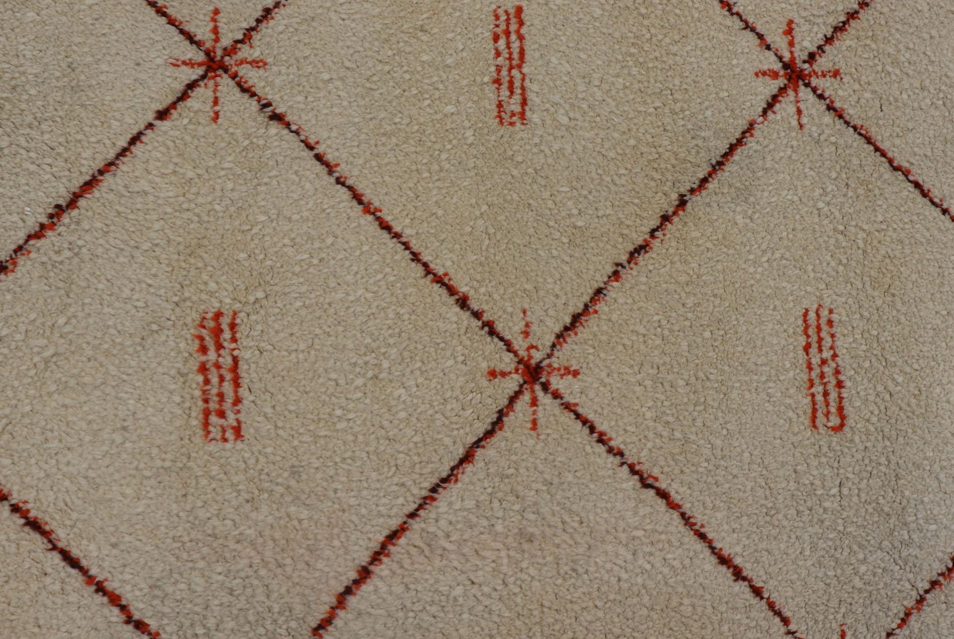 Großer marokkanischer Vintage-Teppich mit elfenbeinfarbenem Hintergrund und orangefarbenem/braunem Diamantmuster  im Angebot 3