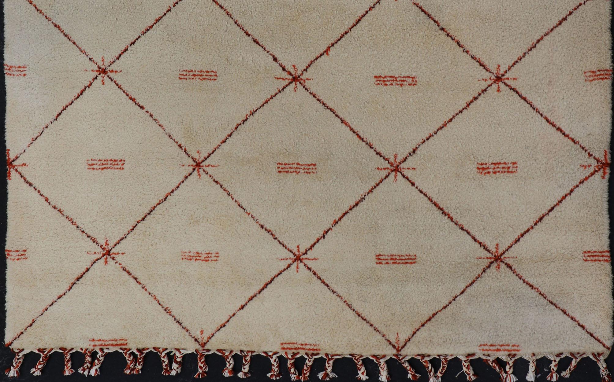 Marocain Grand tapis marocain vintage à fond ivoire avec motif de diamants orange/marron en vente