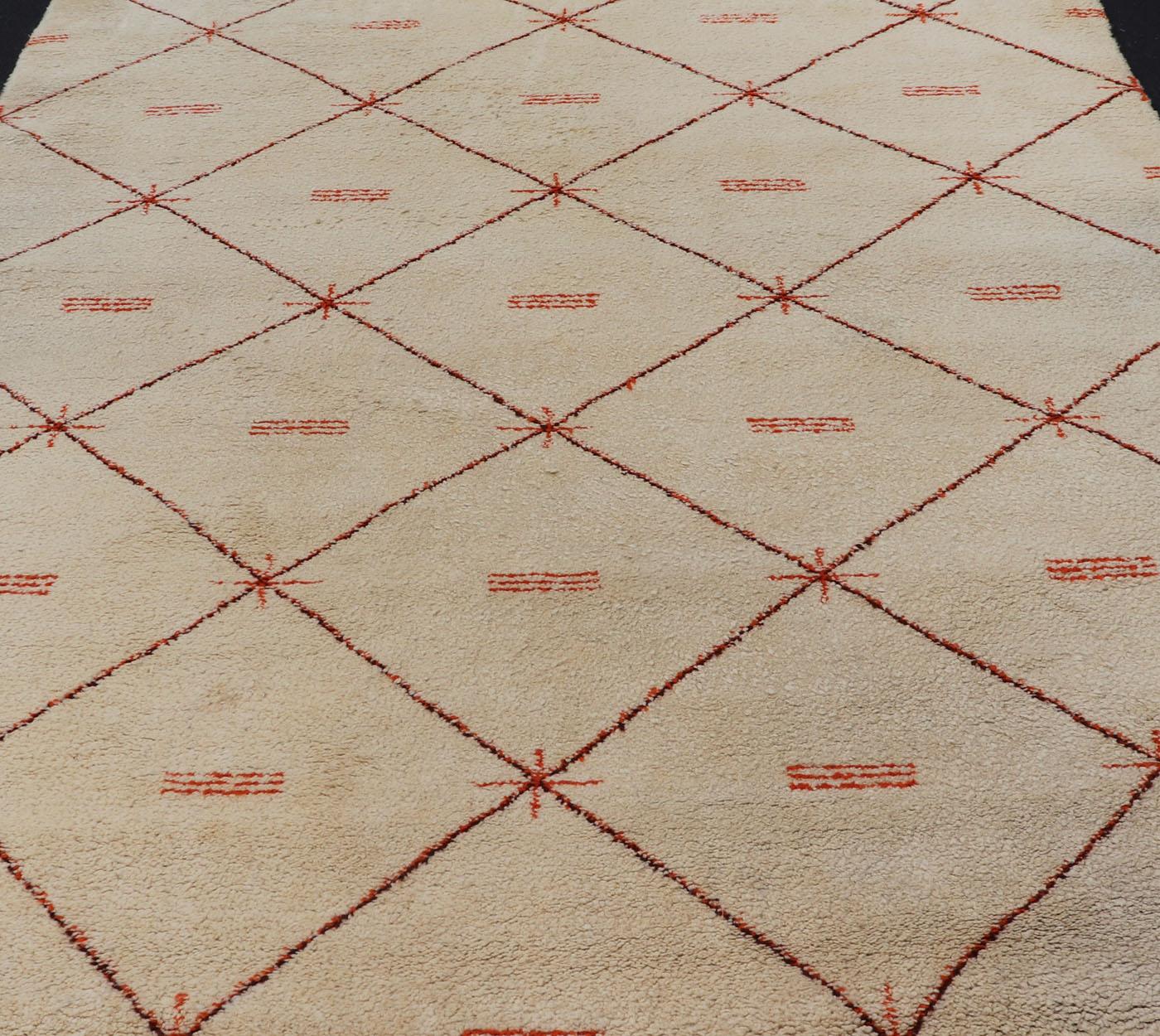 Grand tapis marocain vintage à fond ivoire avec motif de diamants orange/marron Excellent état - En vente à Atlanta, GA