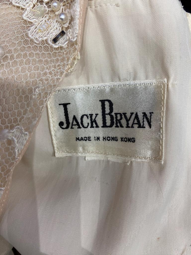 Vestido de cóctel de encaje con cuentas marfil y pliegues de rayos de sol Jack Bryan Circa 1960's en venta 2