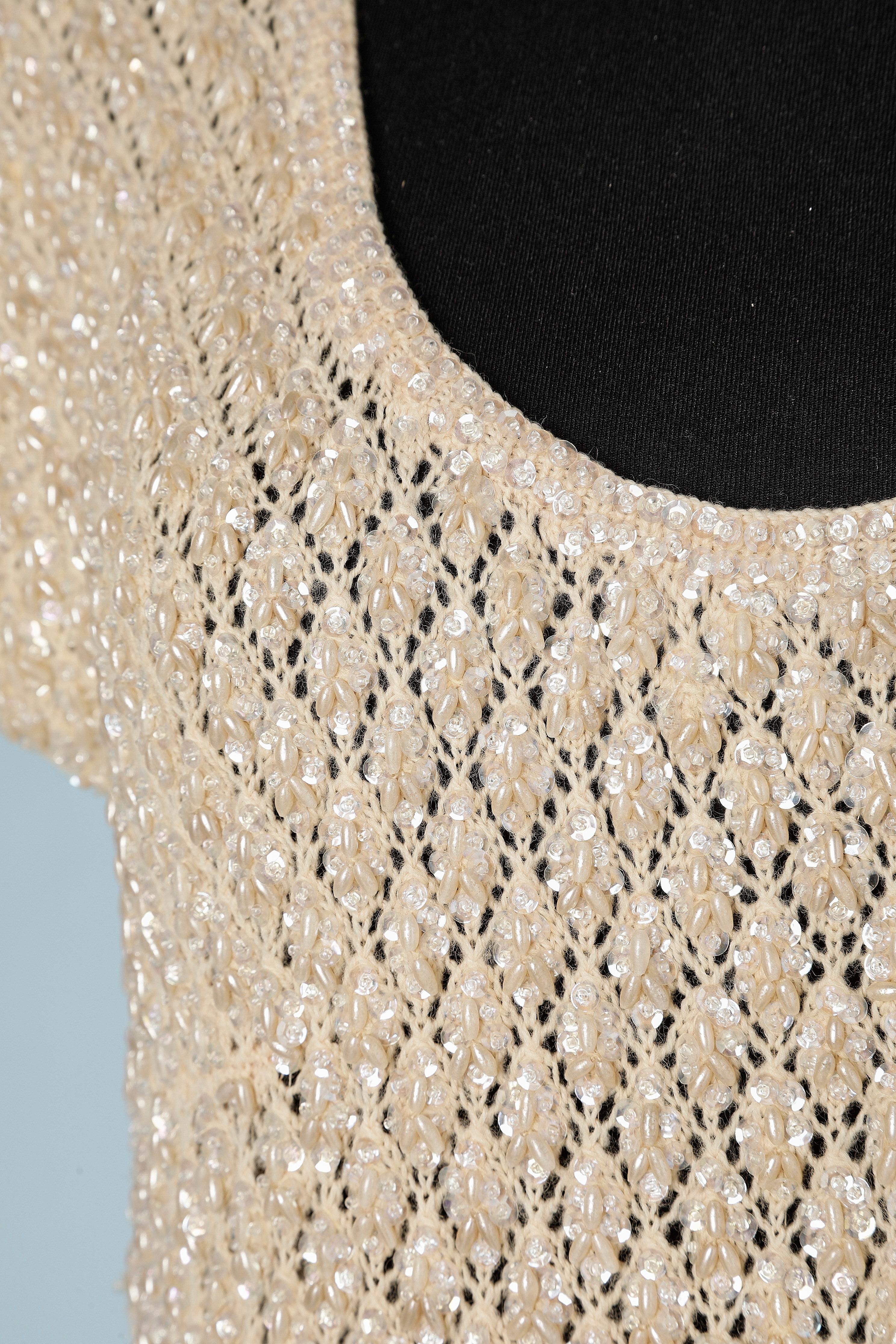 Ivory beaded wool knit cocktail dress with zip closure in the middle back. 
Elastic band inside the waist ( need to be changed) 
SIZE L 