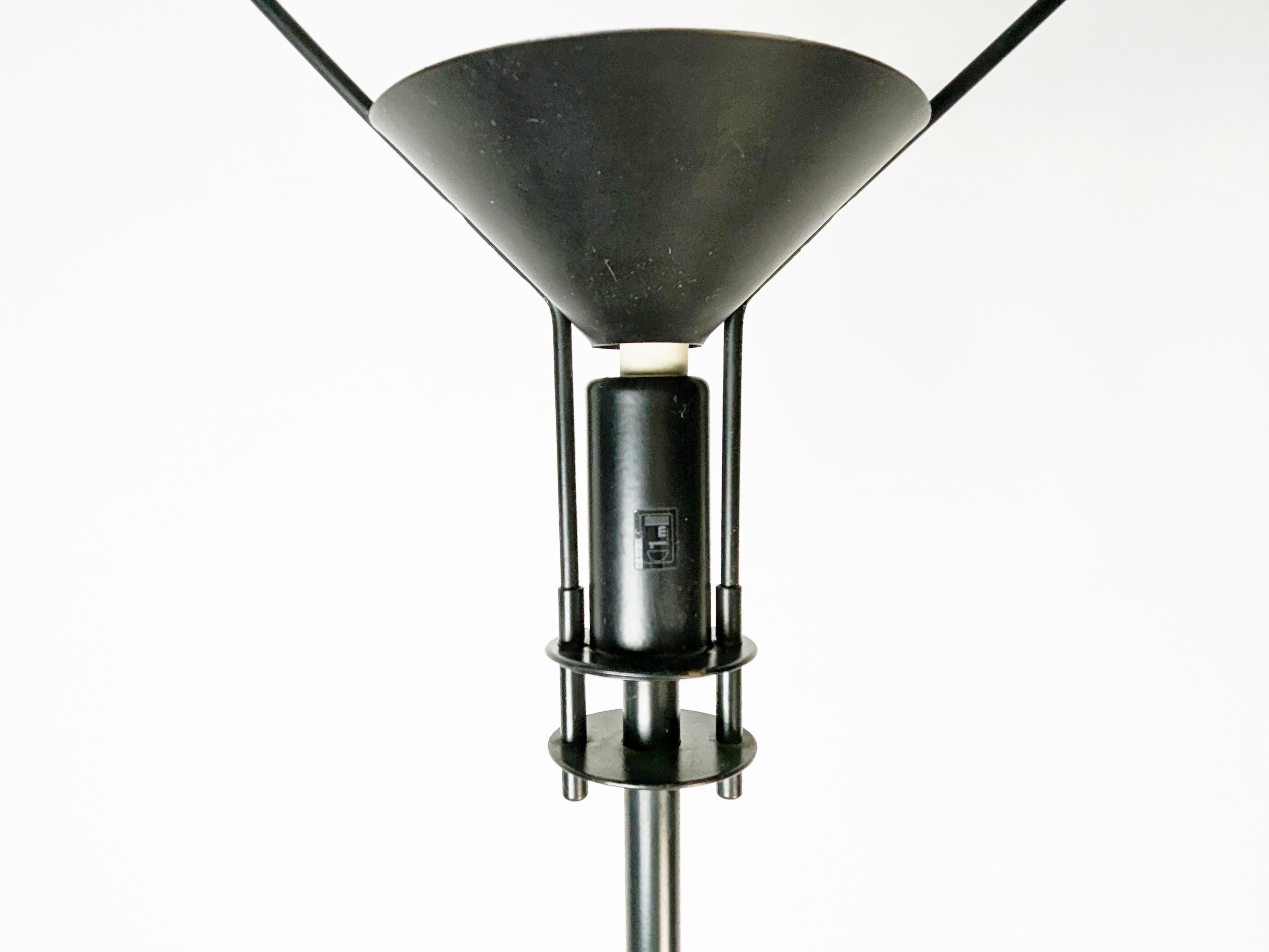 Lampada da terra anni '80 in metallo nero e avorio Polifemo di Carlo Forcolini per Artemide in vendita 3