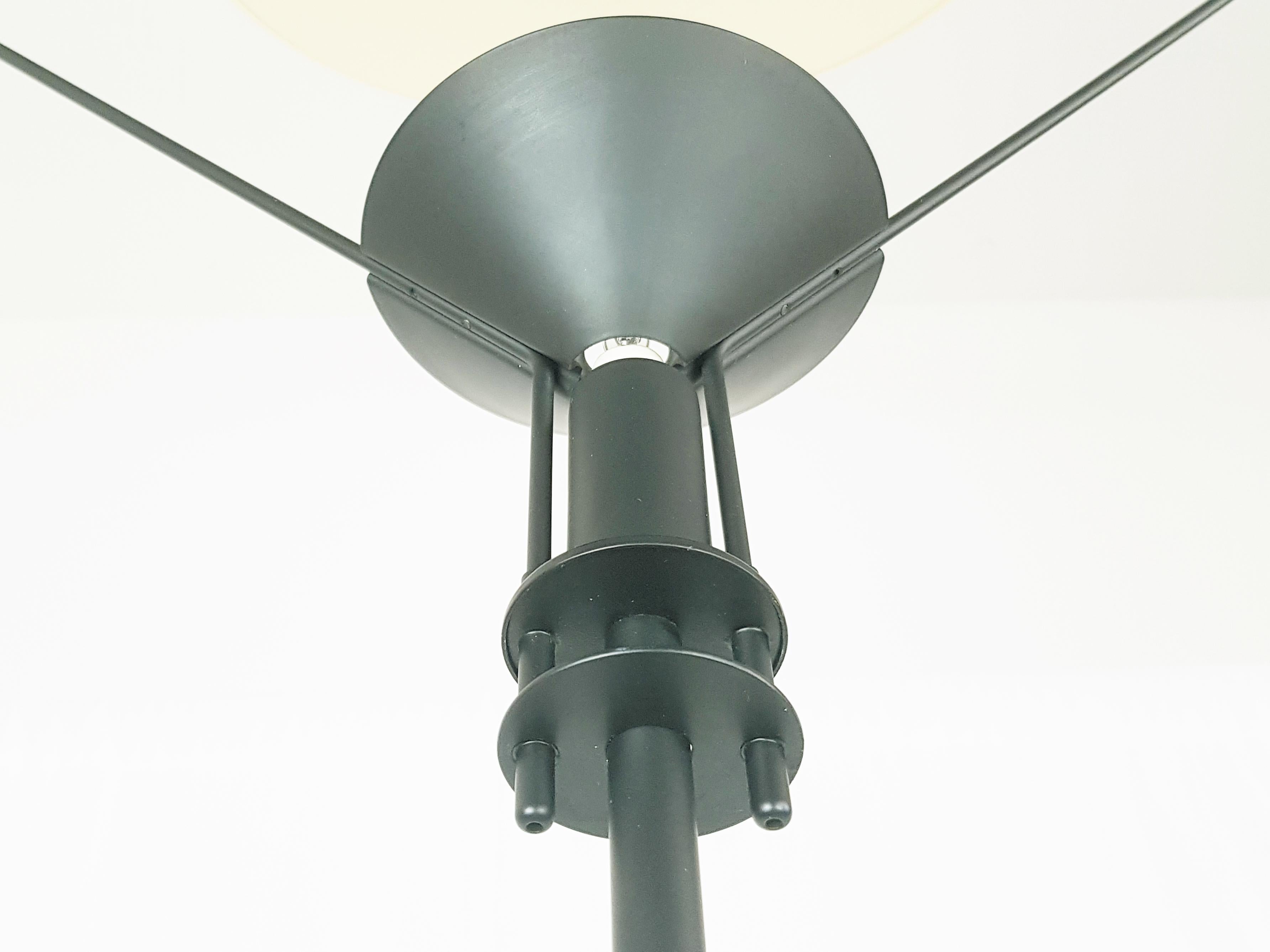 Lampada da terra anni '80 in metallo nero e avorio Polifemo di Carlo Forcolini per Artemide in vendita 5