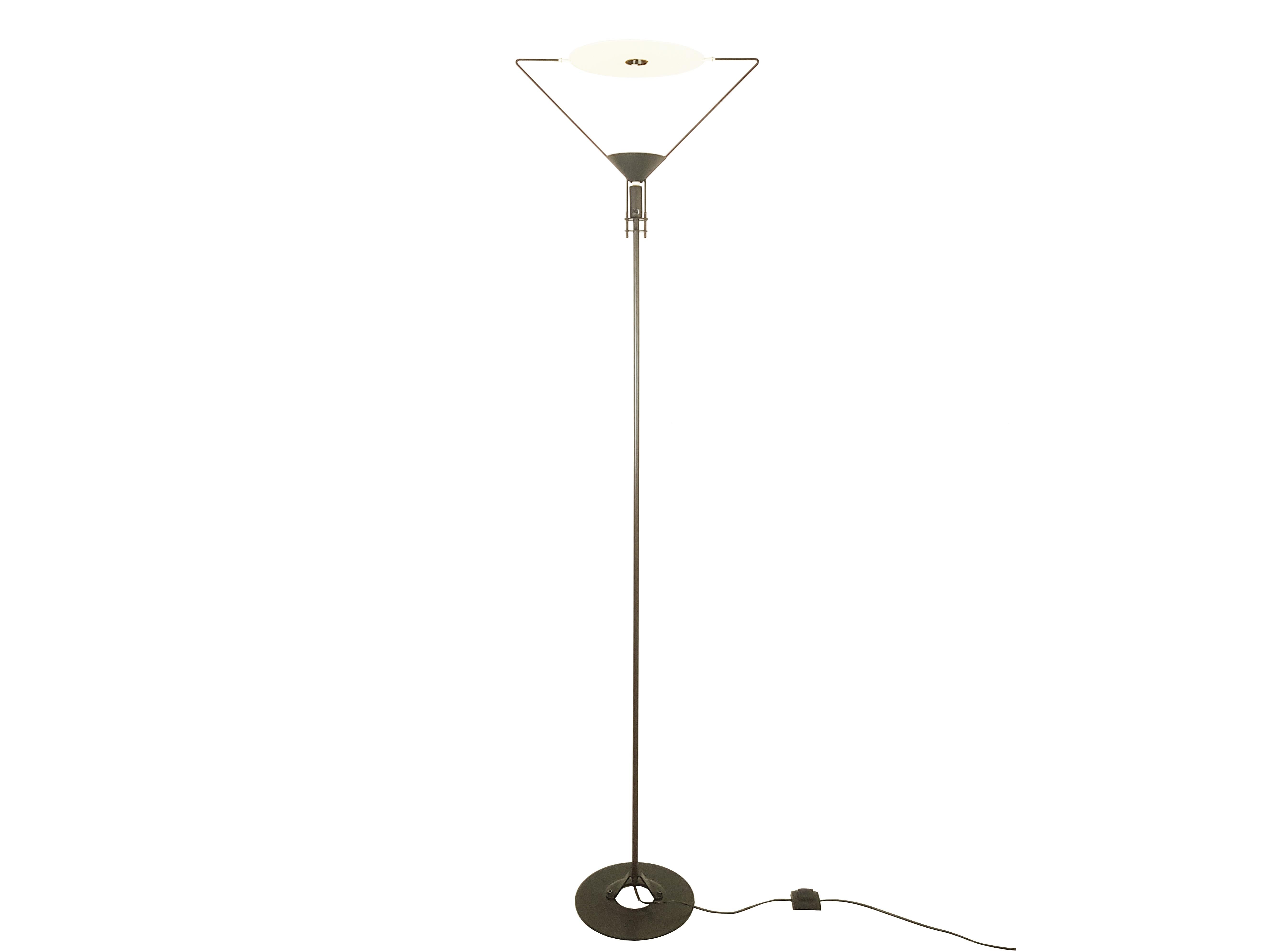 Lampada da terra anni '80 in metallo nero e avorio Polifemo di Carlo Forcolini per Artemide in vendita 7