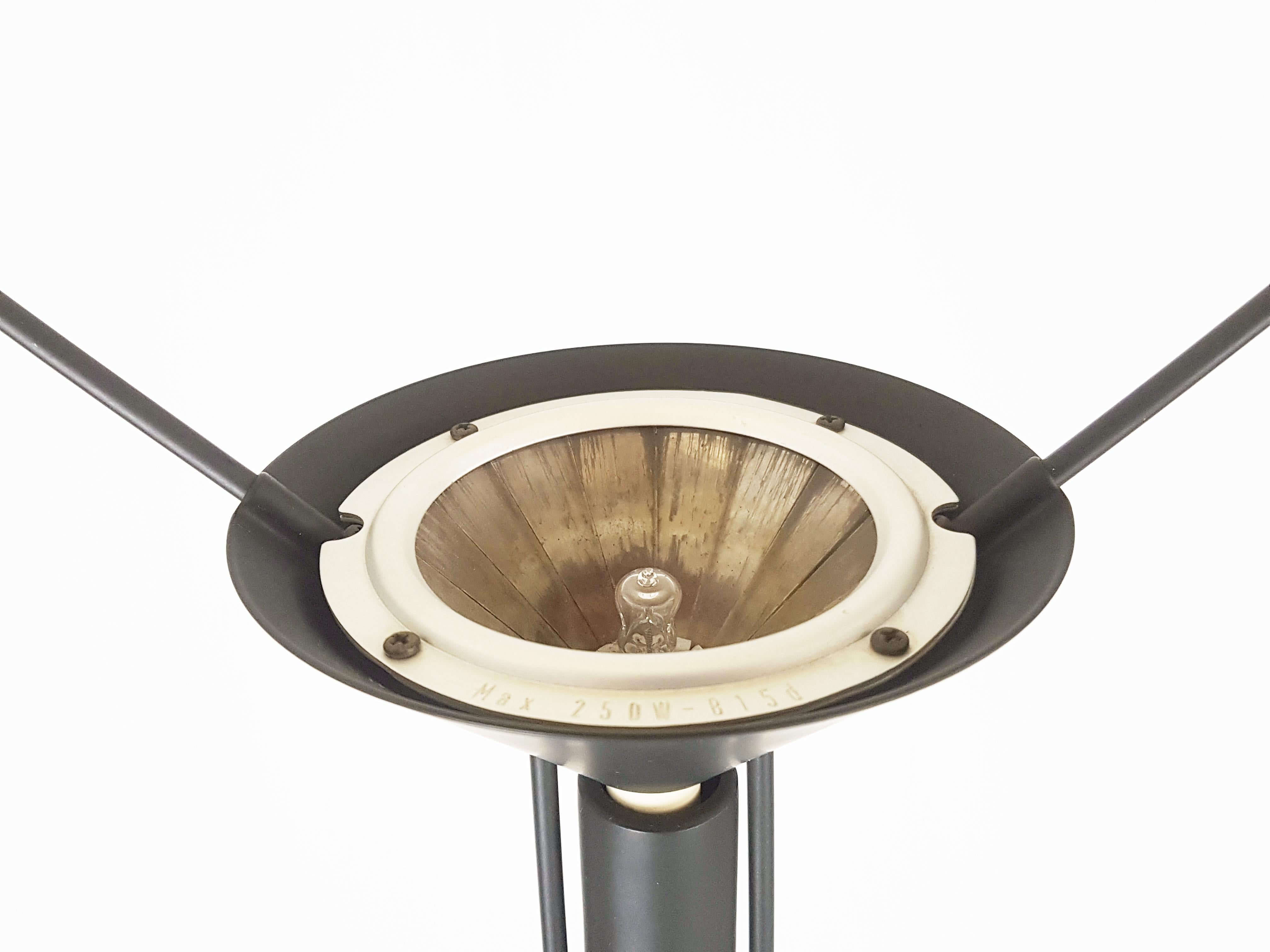 Lampada da terra anni '80 in metallo nero e avorio Polifemo di Carlo Forcolini per Artemide in vendita 8