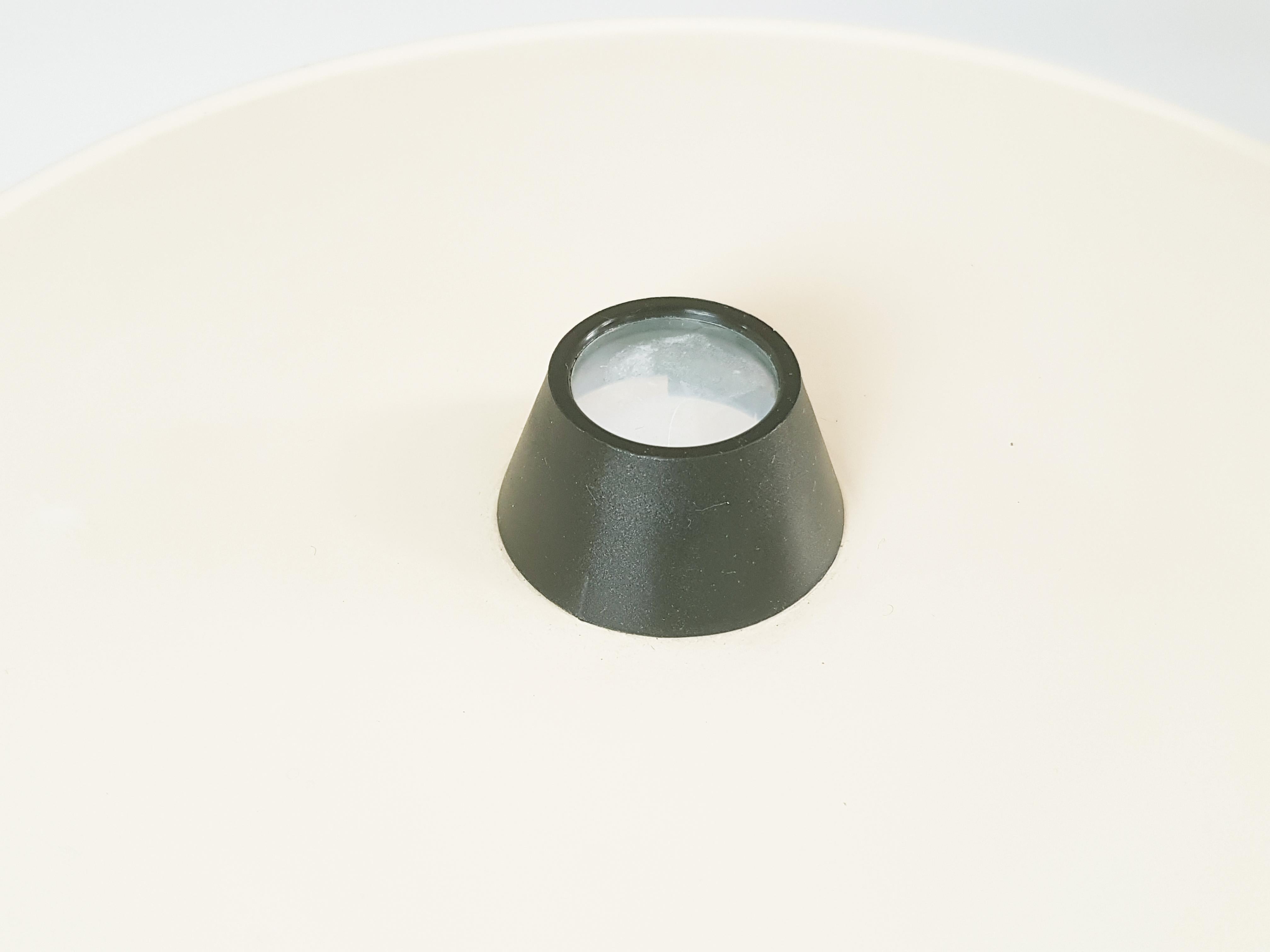 Lampada da terra anni '80 in metallo nero e avorio Polifemo di Carlo Forcolini per Artemide in vendita 9