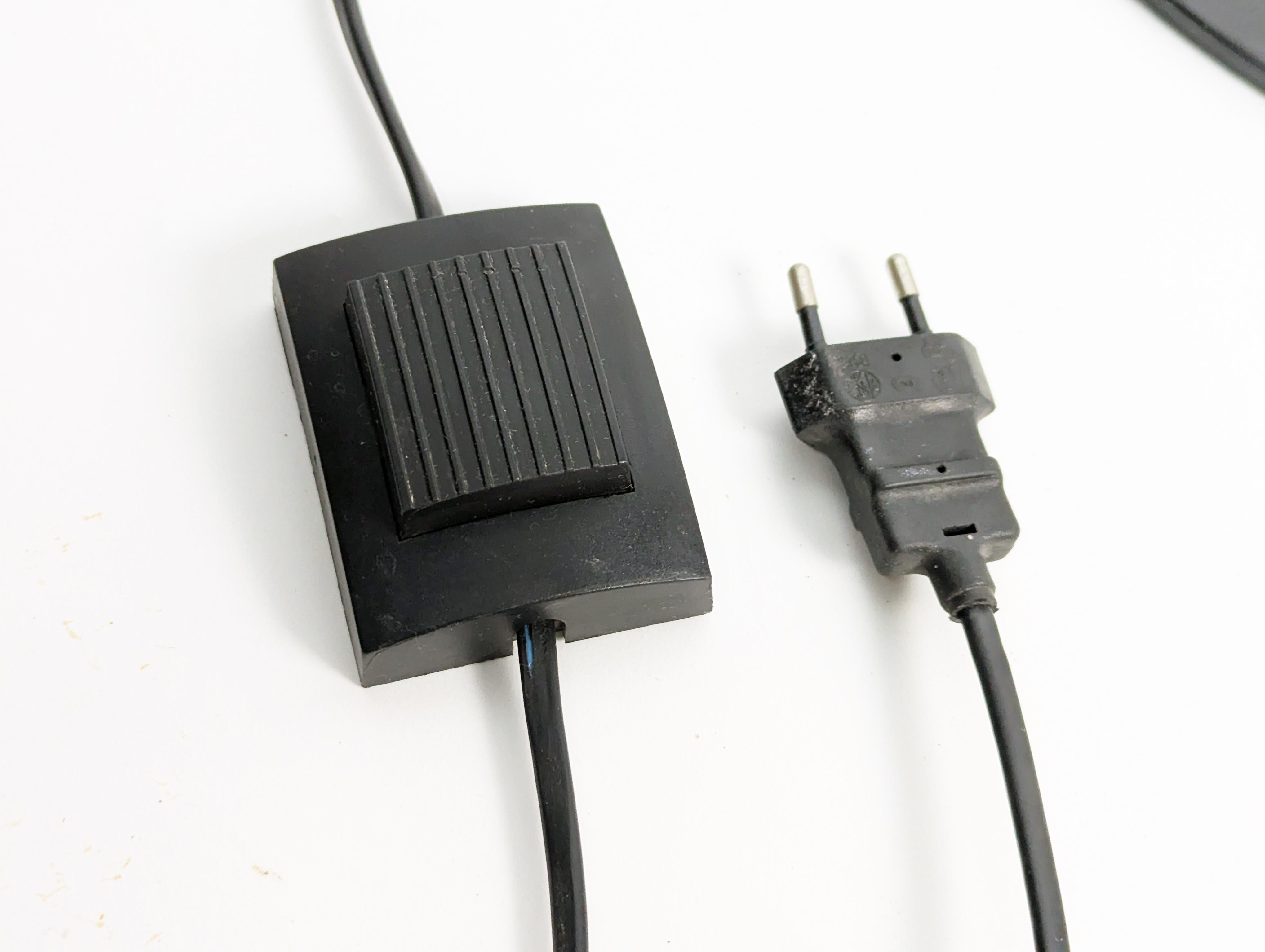 Fine XX secolo Lampada da terra anni '80 in metallo nero e avorio Polifemo di Carlo Forcolini per Artemide in vendita