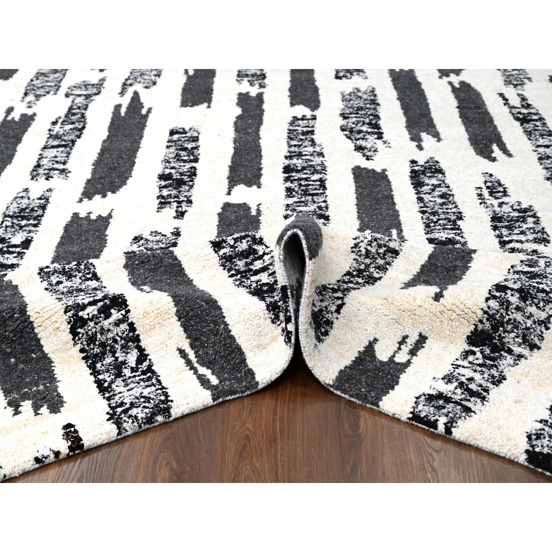 Handgeknüpfter orientalischer Teppich in Elfenbein & Schwarz aus Bio-Wolle in modernem Design 10'2