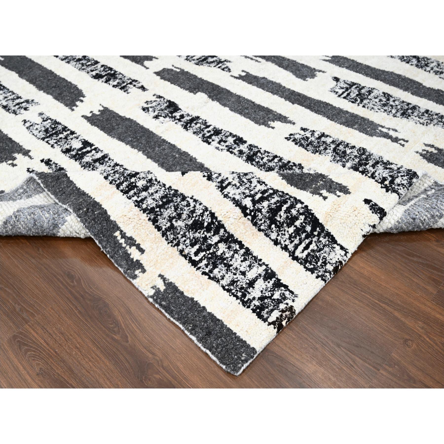 Handgeknüpfter orientalischer Teppich in Elfenbein & Schwarz aus Bio-Wolle in modernem Design 10'2