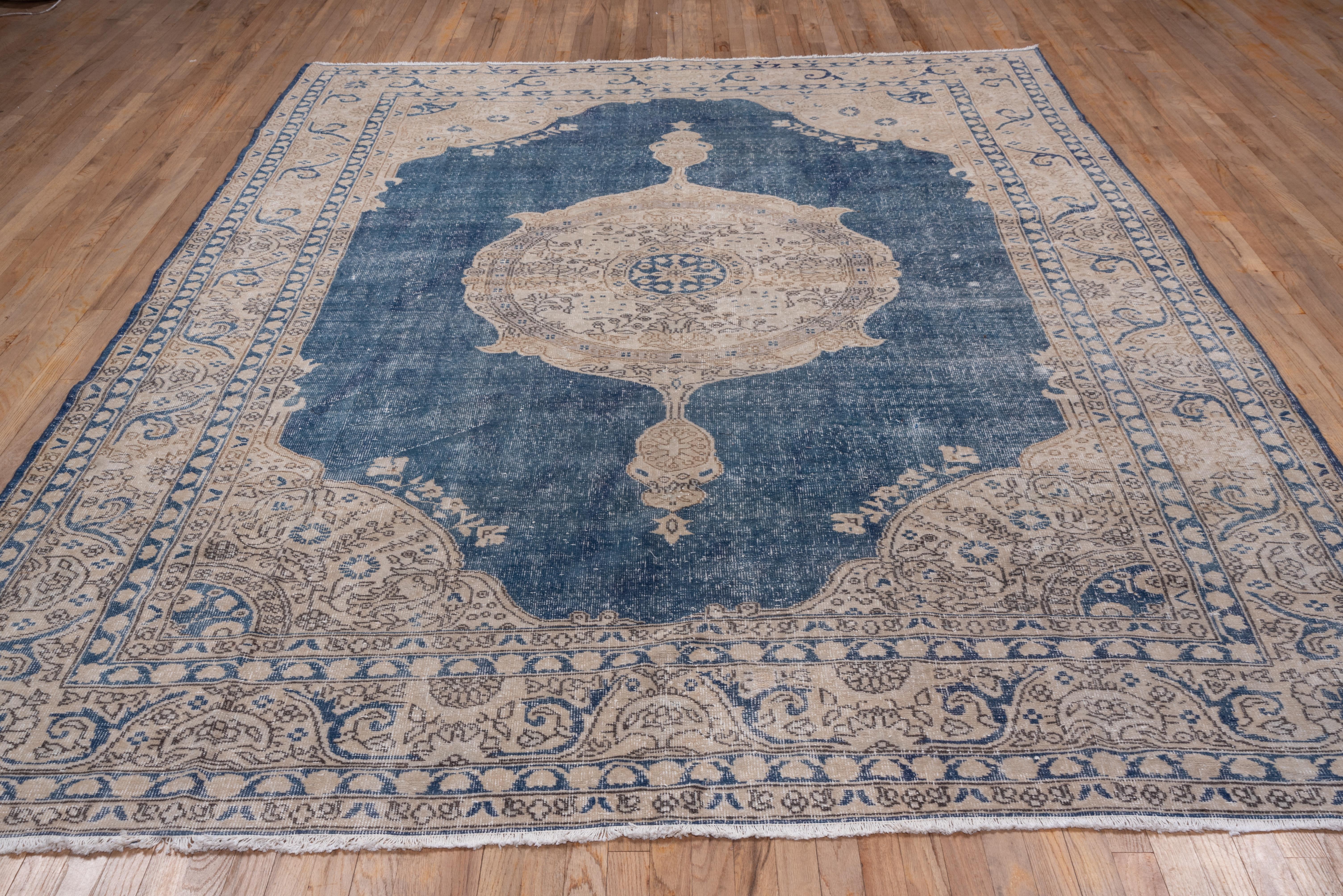 Mid-20th Century Ivory and Blue Shabby Chic Turkish Oushak Rug, Circular Medallion, circa 1940s For Sale