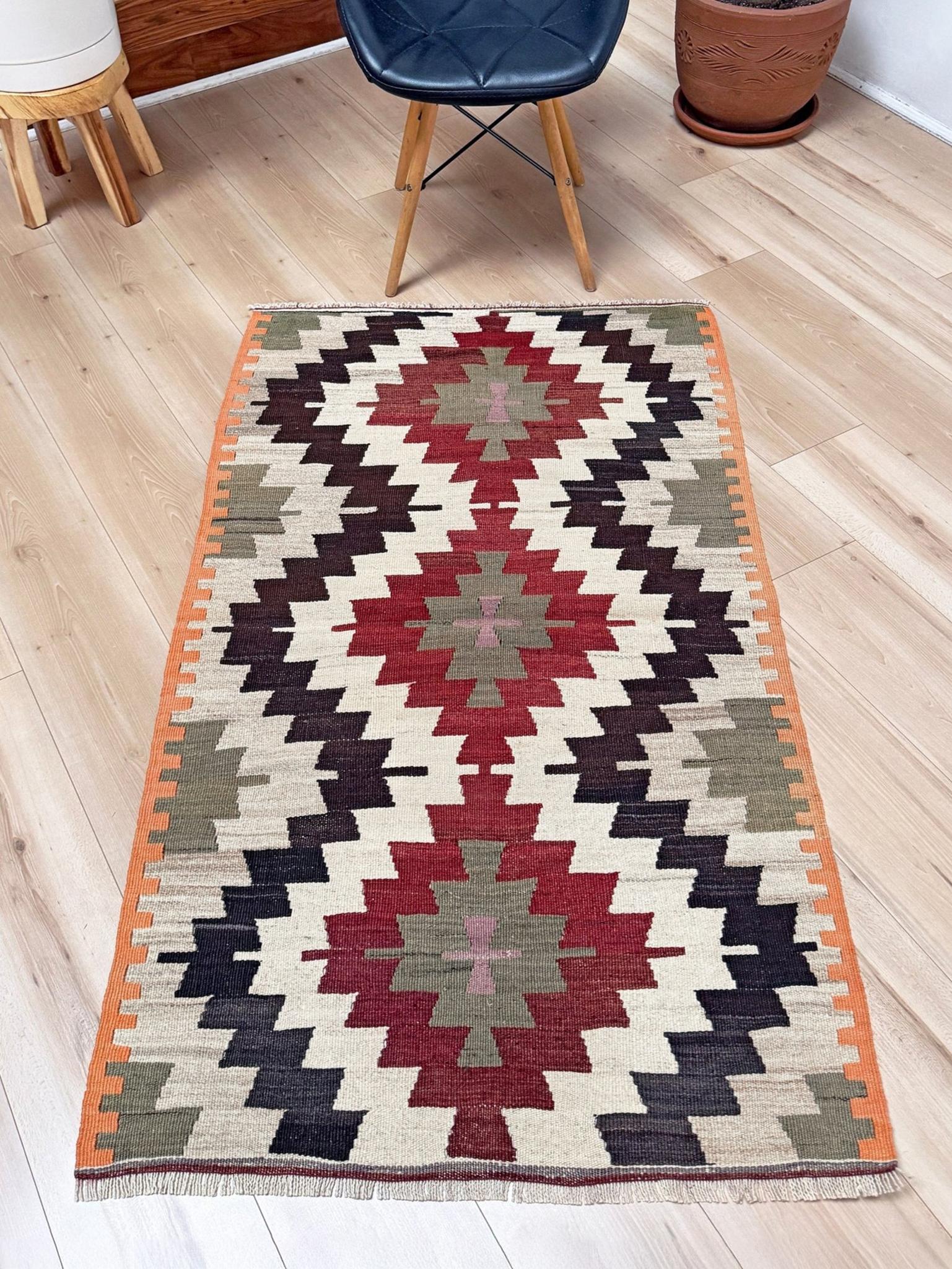 Turco Kilim mut avorio e rosso mattone - Tappeto tribale turco a trama piatta in stile Navajo (3'x5') in vendita