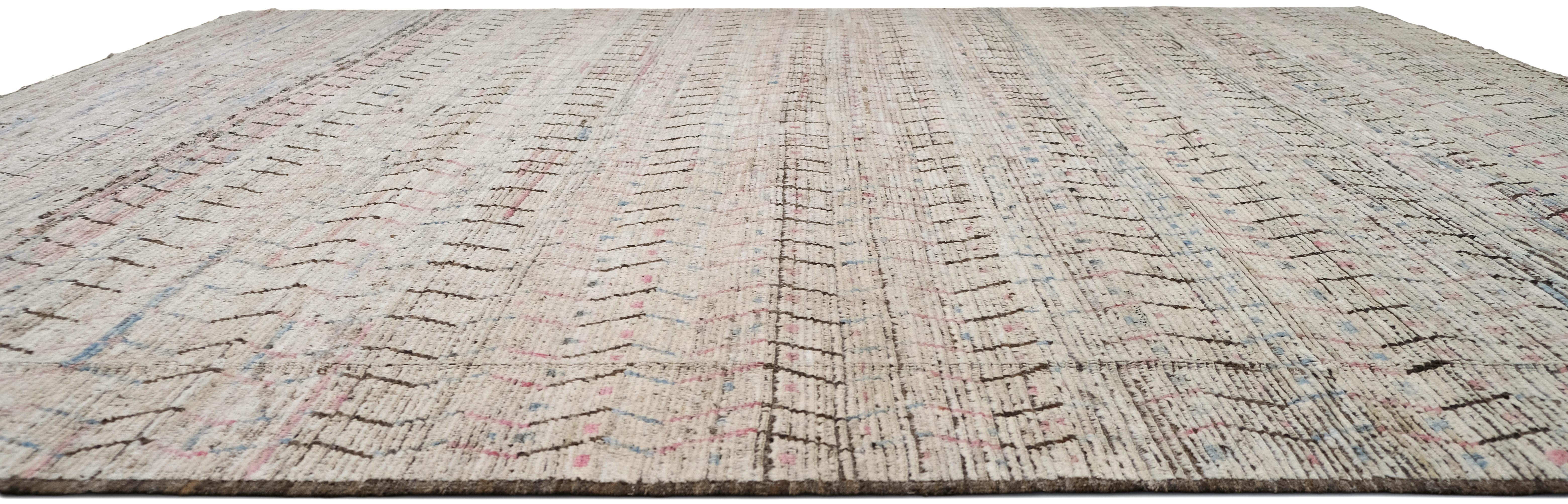 Moderne Tapis en laine à vagues linéaires ivoire, marron et rose, 11'3''x14''. en vente
