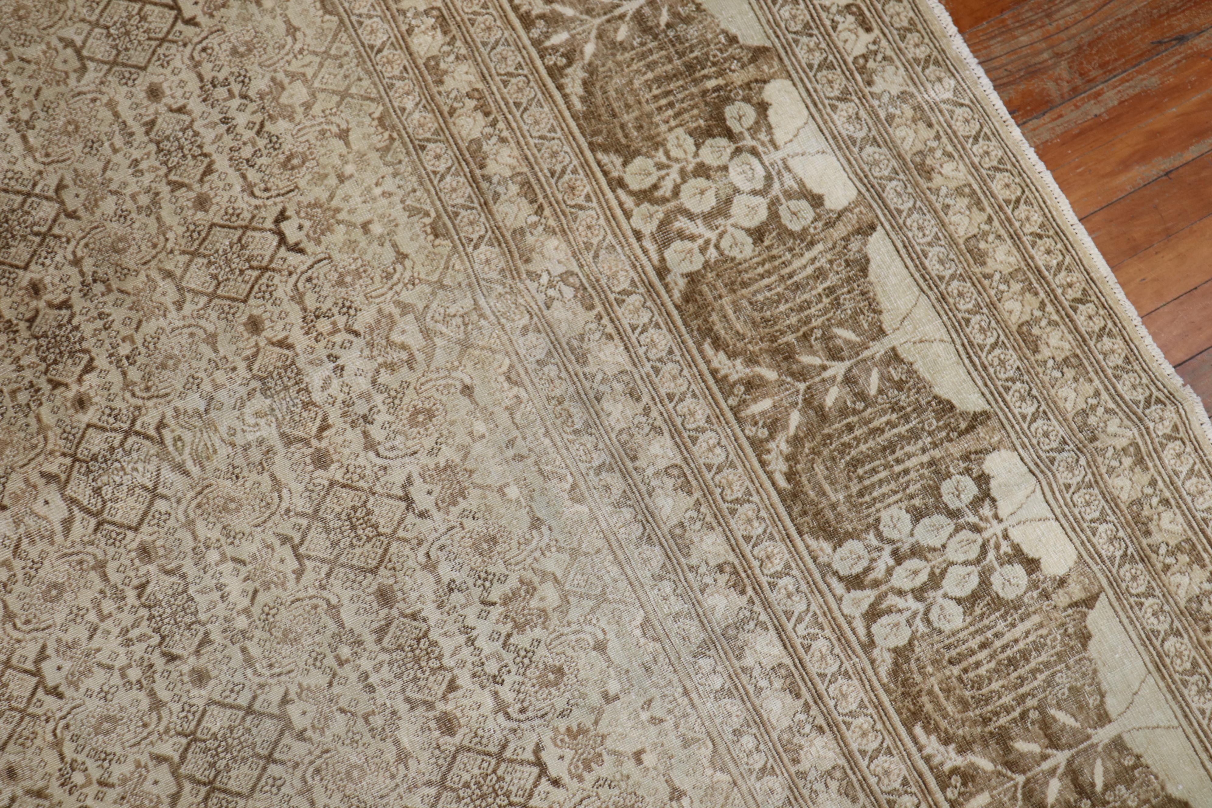 Antiker persischer Täbriz-Teppich in Elfenbeinbraun (Georgian) im Angebot