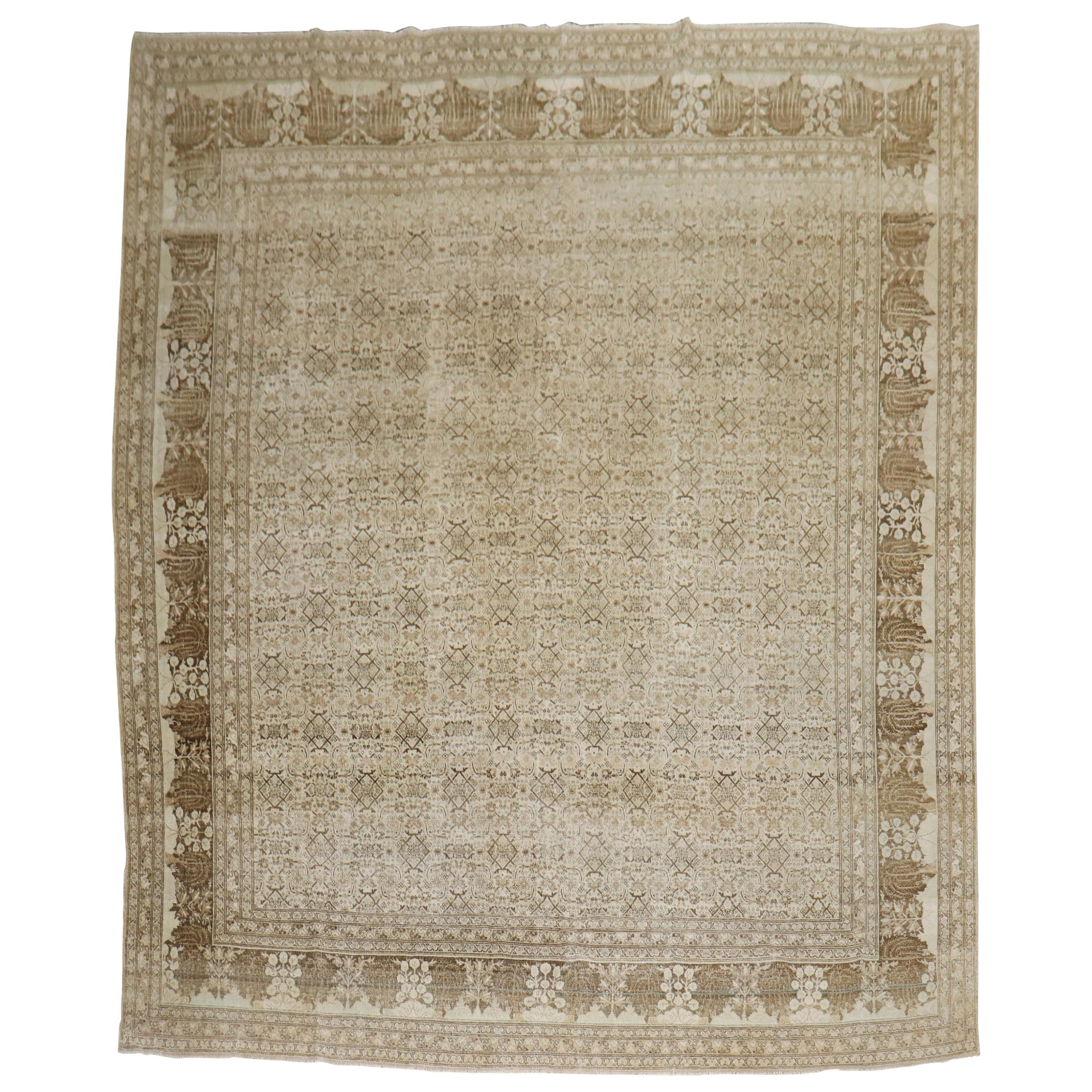 Antiker persischer Täbriz-Teppich in Elfenbeinbraun