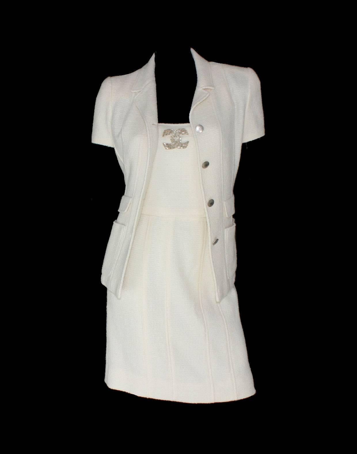 Beautiful Chanel Signature ensemble
Consisting of three pieces - jacket, skirt and corset top
So versatile - can be worn as a complete outfit (dress / skirt suit) or each piece by itself
A very versatile ensemble that lasts for many years
The suit's