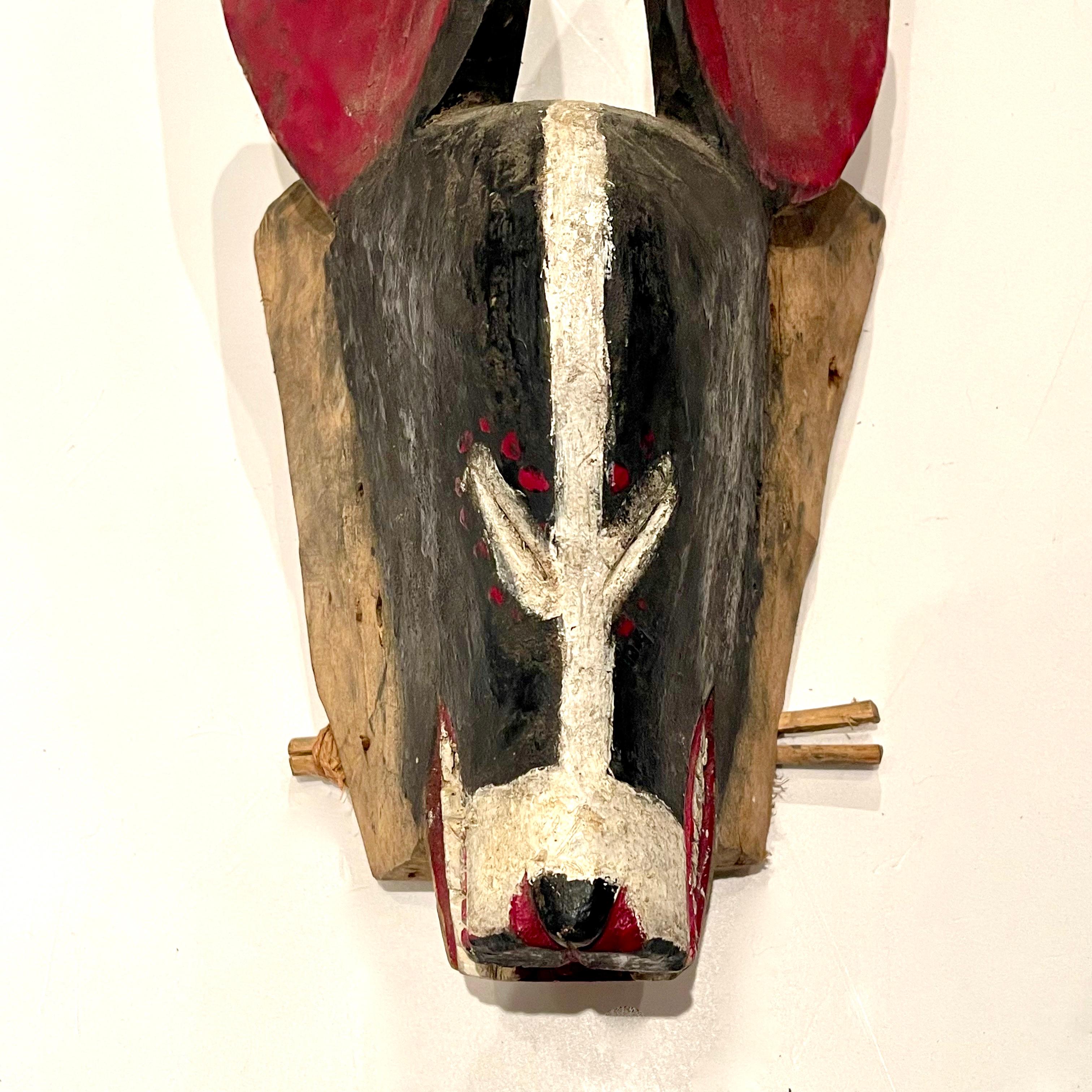 Máscara de danza zoomorfa de Costa de Marfil, Pueblo Gouro Tallado a mano en venta