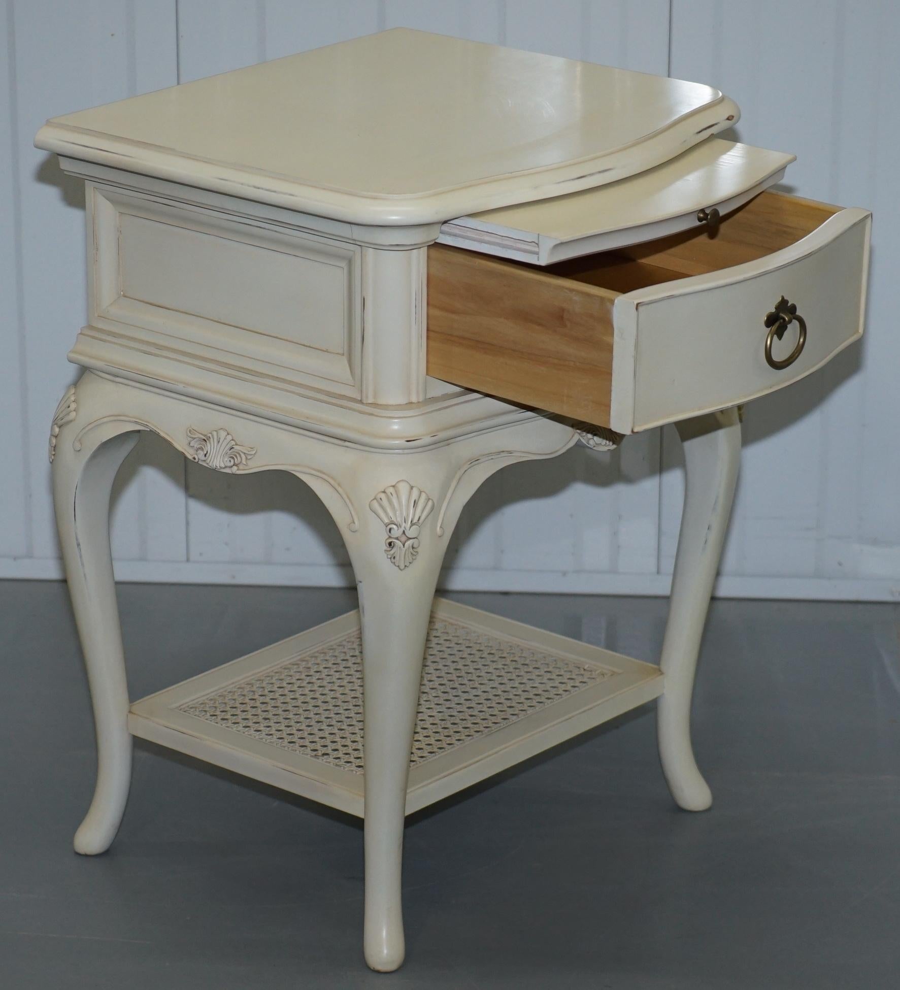 Ivory Collection Willis & Gambier Bedside Table Butlers Shelf Part of a Suite In Good Condition In West Sussex, Pulborough