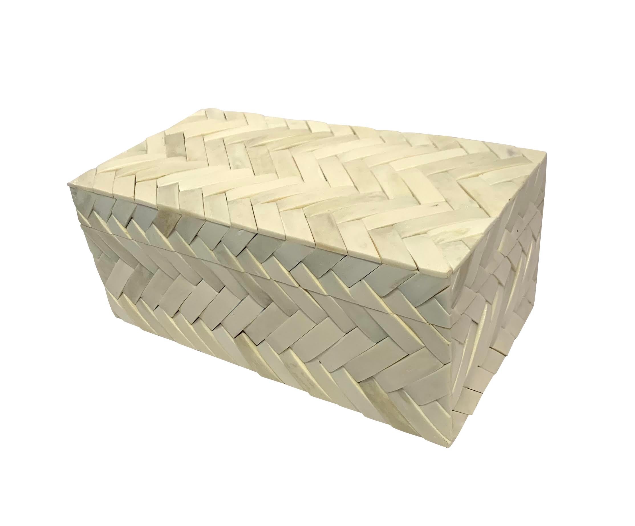 Contemporary Indian braided ivory bone box.
Also available in larger size (S6630 ).
Part of a large collection of bone boxes and trays.