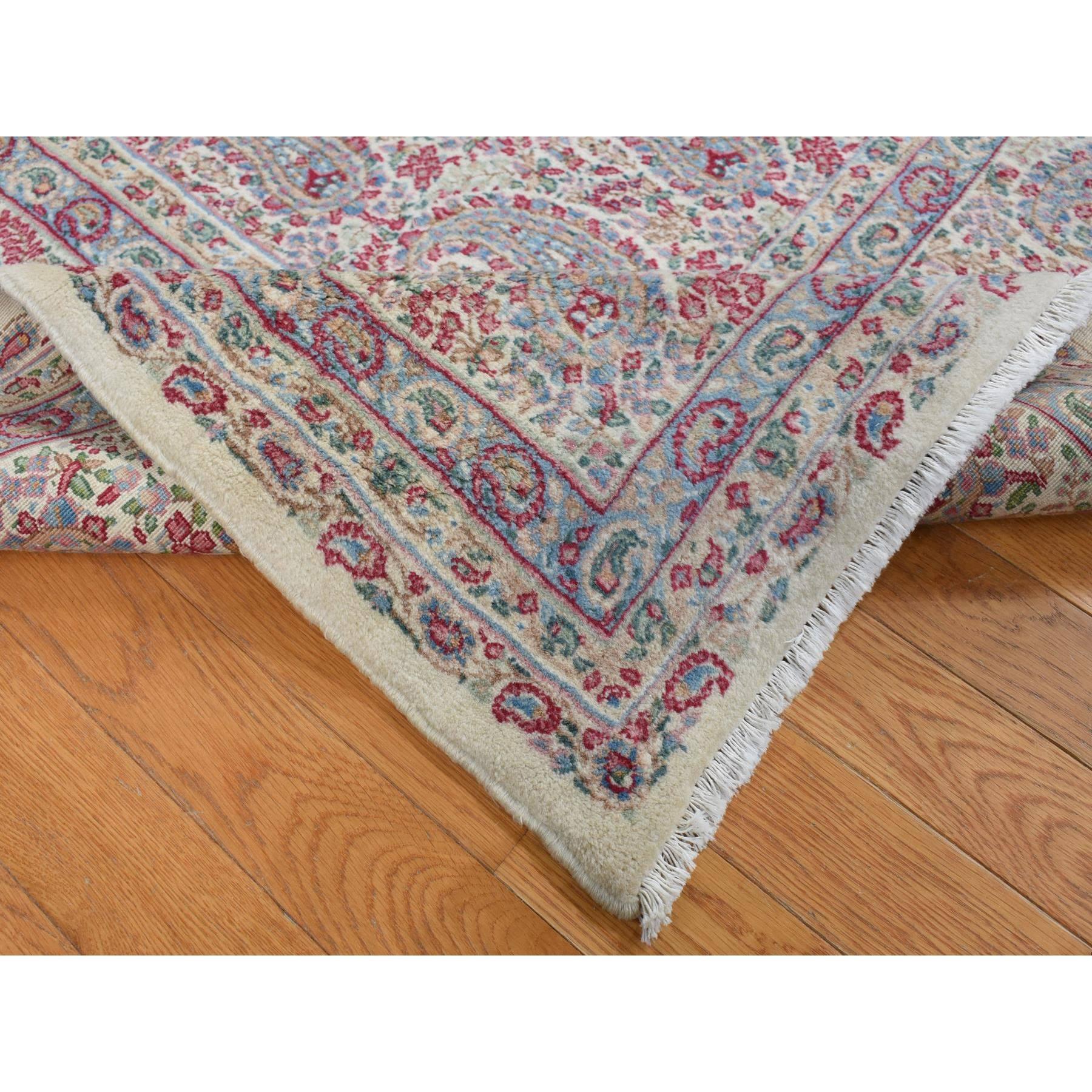 Elfenbeinfarbener Vintage Persian Kerman 250 KPSI Sauberer handgeknüpfter Teppich aus reiner Wolle im Zustand „Gut“ im Angebot in Carlstadt, NJ