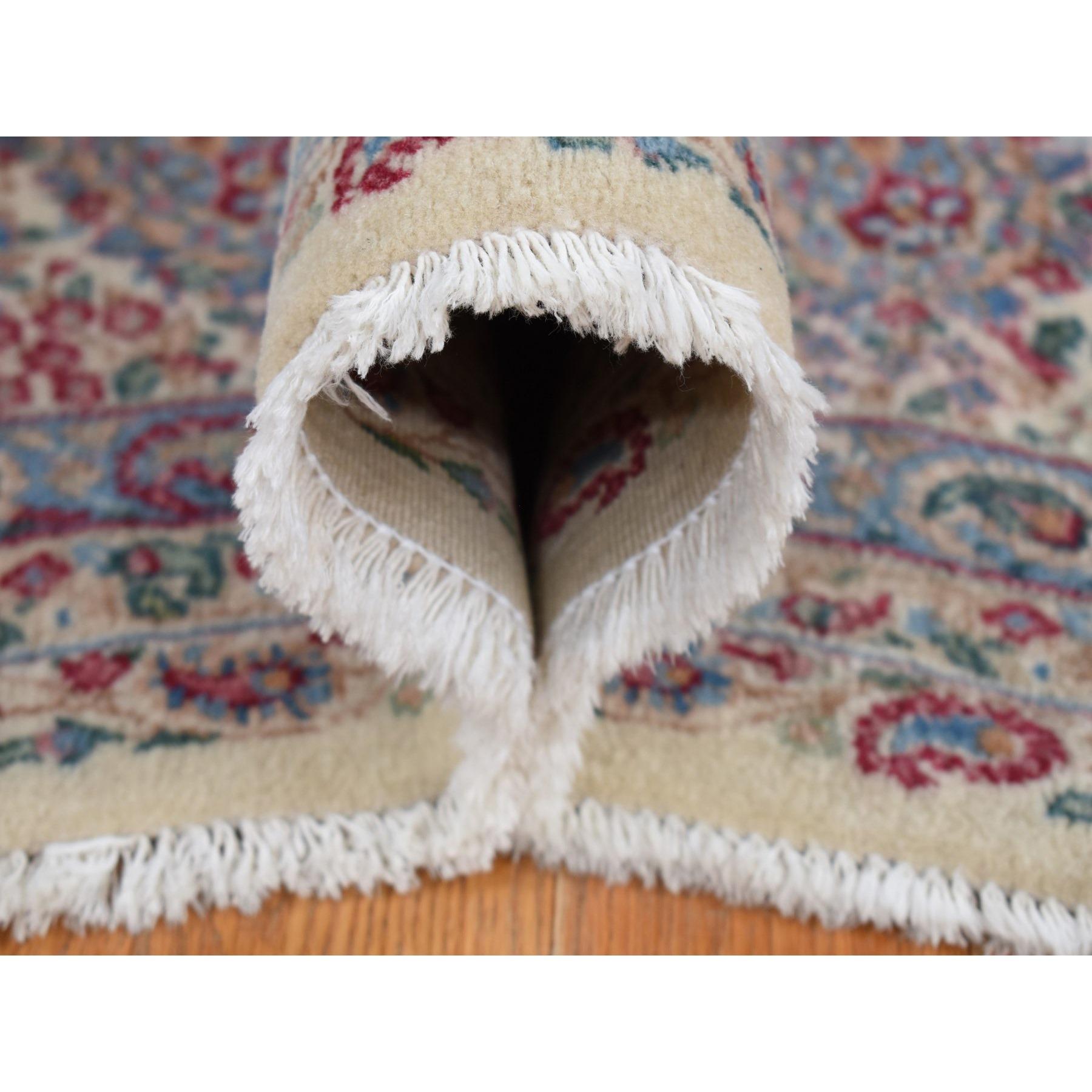 Elfenbeinfarbener Vintage Persian Kerman 250 KPSI Sauberer handgeknüpfter Teppich aus reiner Wolle (Mitte des 20. Jahrhunderts) im Angebot