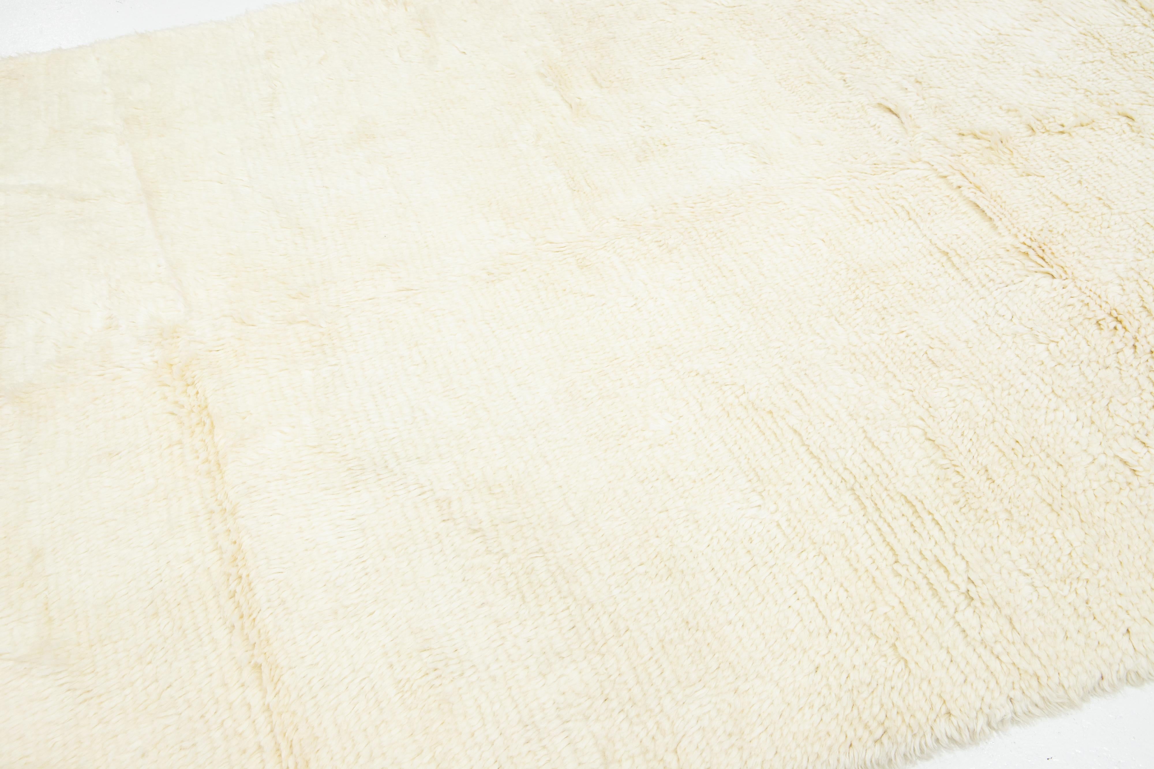 Ivory Contemporary Moroccan Style Plush Wool Rug For Sale at 1stDibs