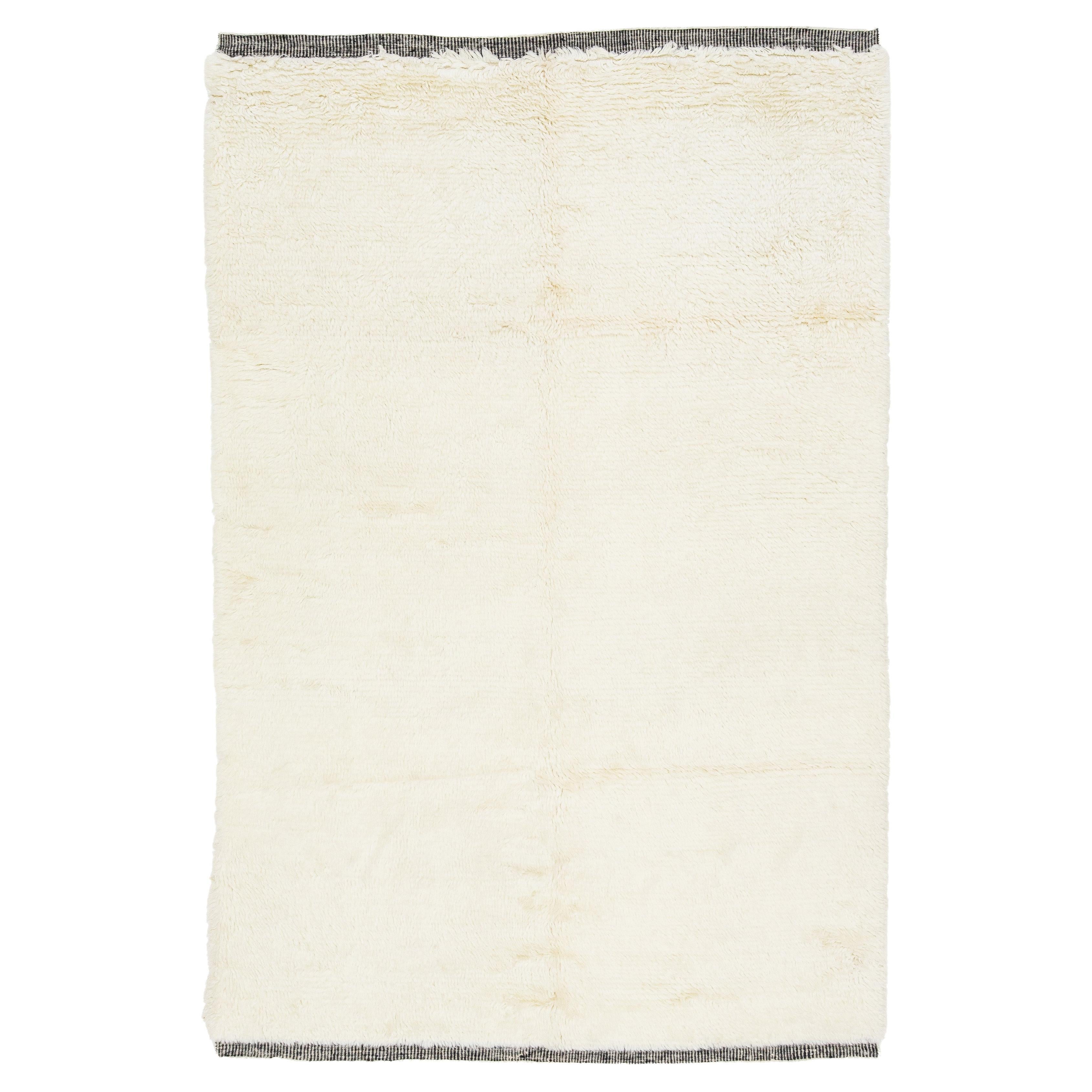 Ivory Contemporary Moroccan Style Plush Wool Rug For Sale at 1stDibs