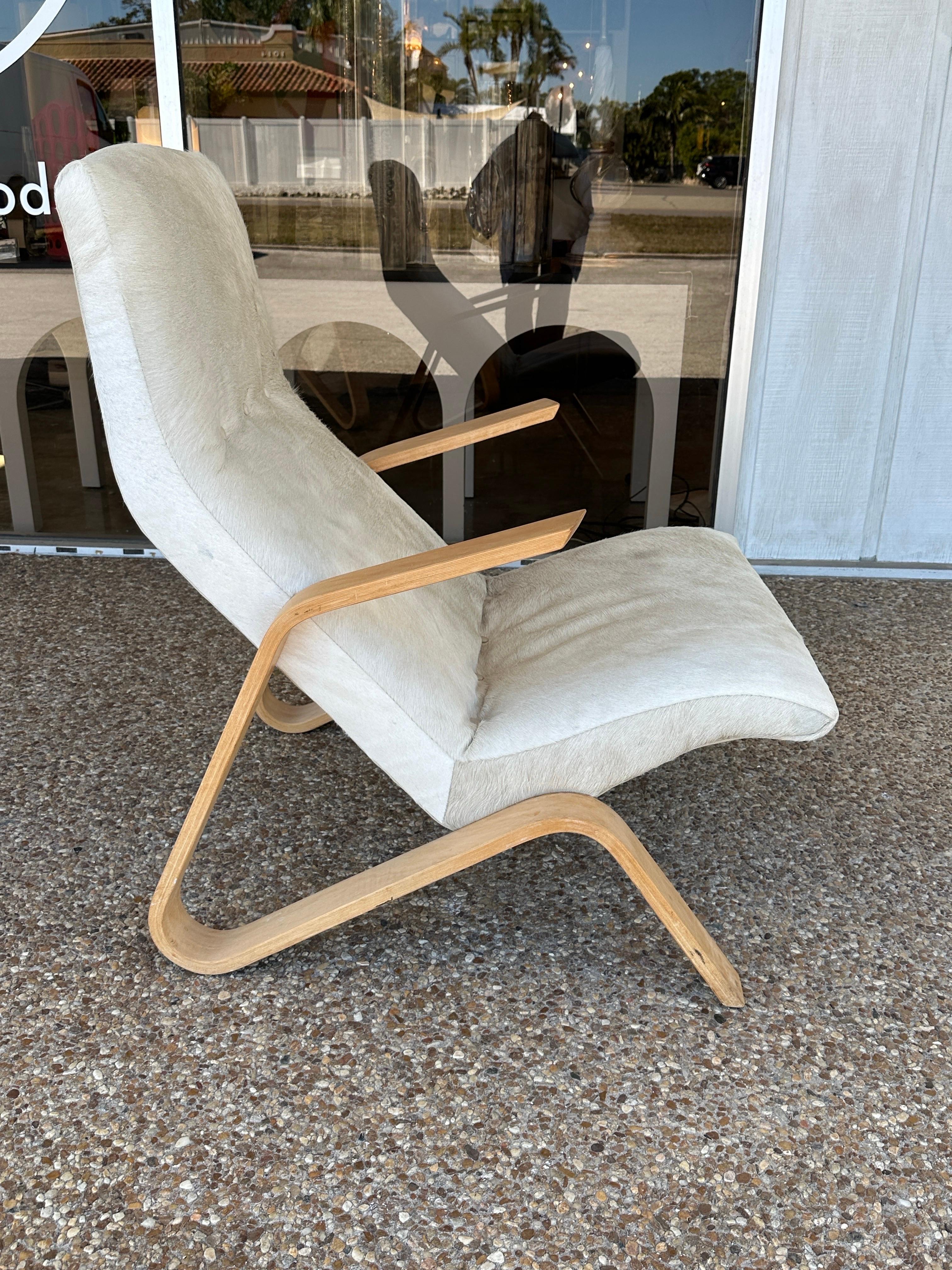 20th Century Ivory Cowhide Grasshopper Chair by Eero Saarinen, early 1940s Knoll Production