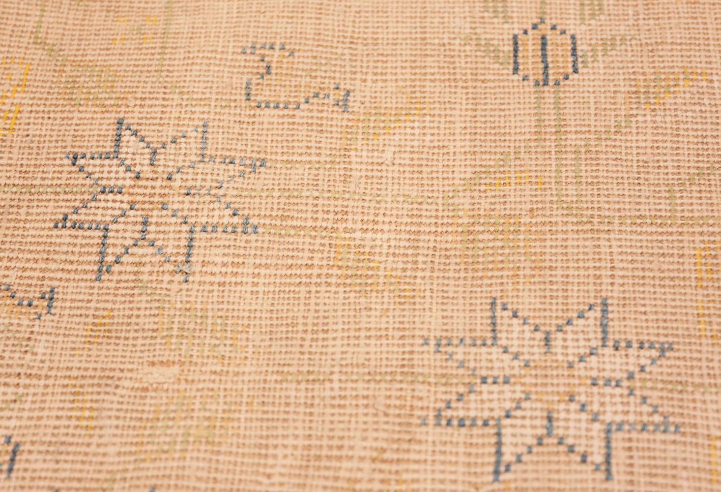 Ivory Cream and Light Green Pattern Antique Indian Cotton Agra Rug 4' x 9'3