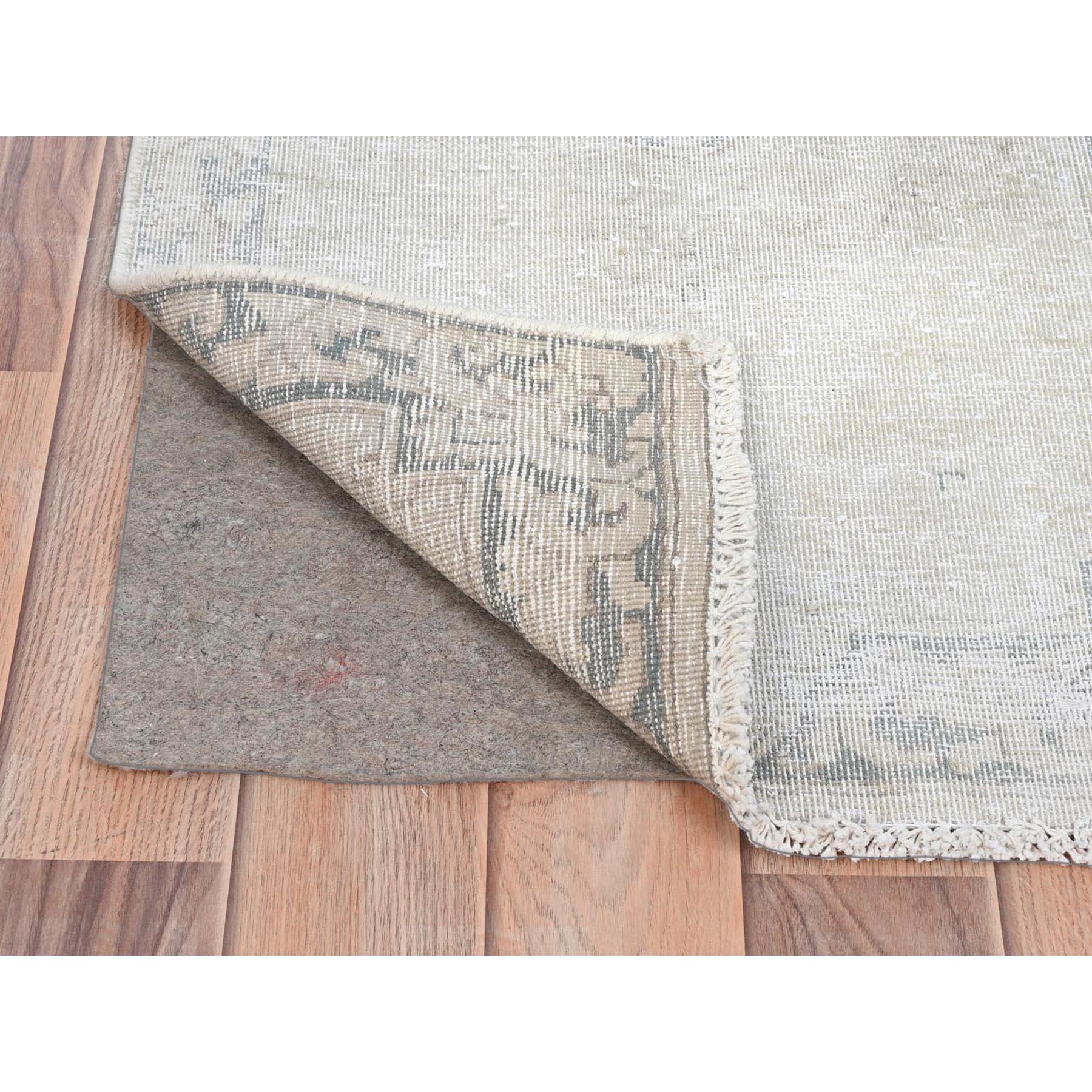 Médiéval Tapis Kerman persan ancien en laine nouée à la main nouée à la main, ivoire, court, à l'aspect fin et vieilli en vente