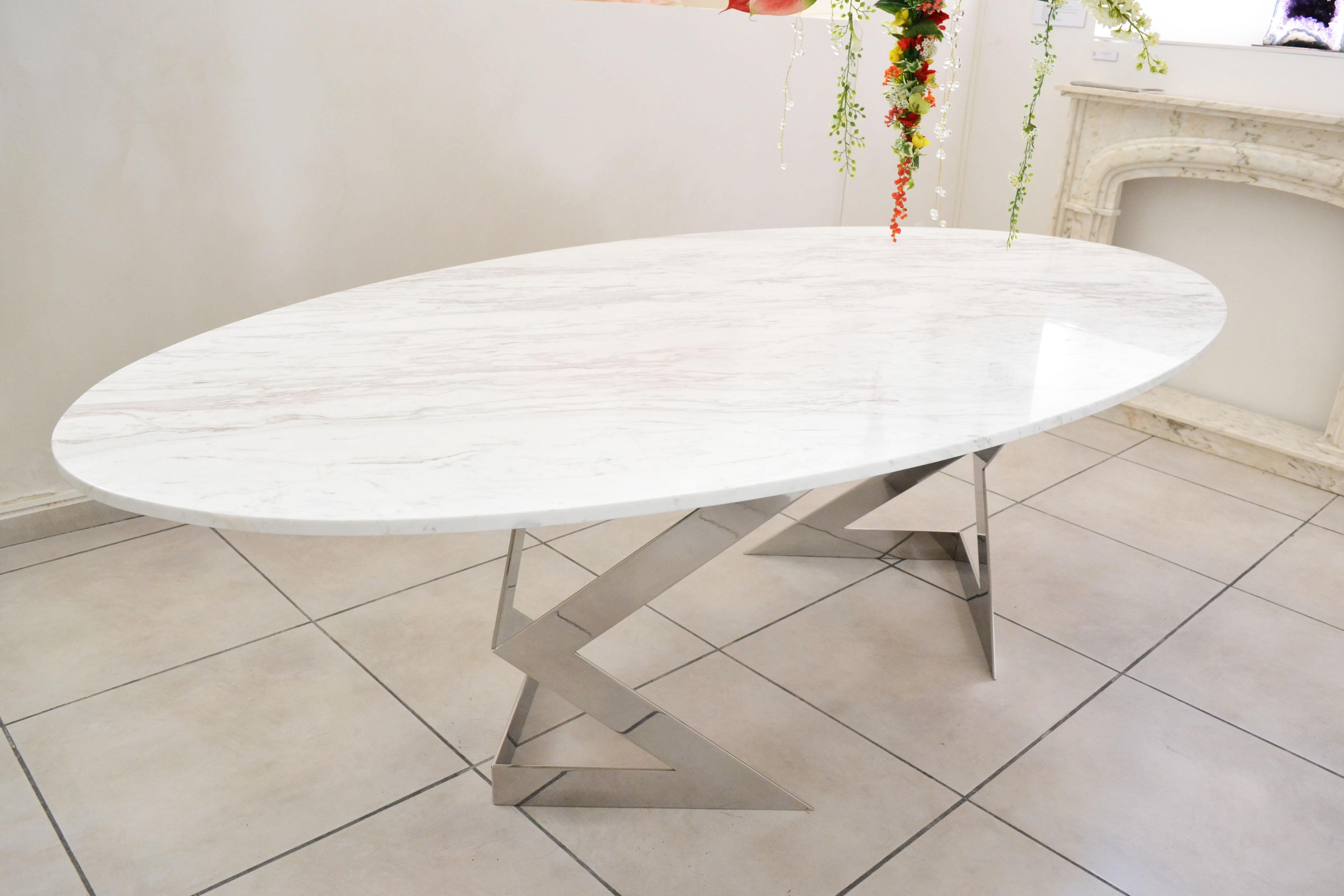 The Ivory Diamond - an oval dining table that focuses on the architectonic of metal in a strong diamond cut shape to bring firmness to the base. 

The Ivory Diamond has a simple design but is full of grace. 

Great craftsmanship was combined with