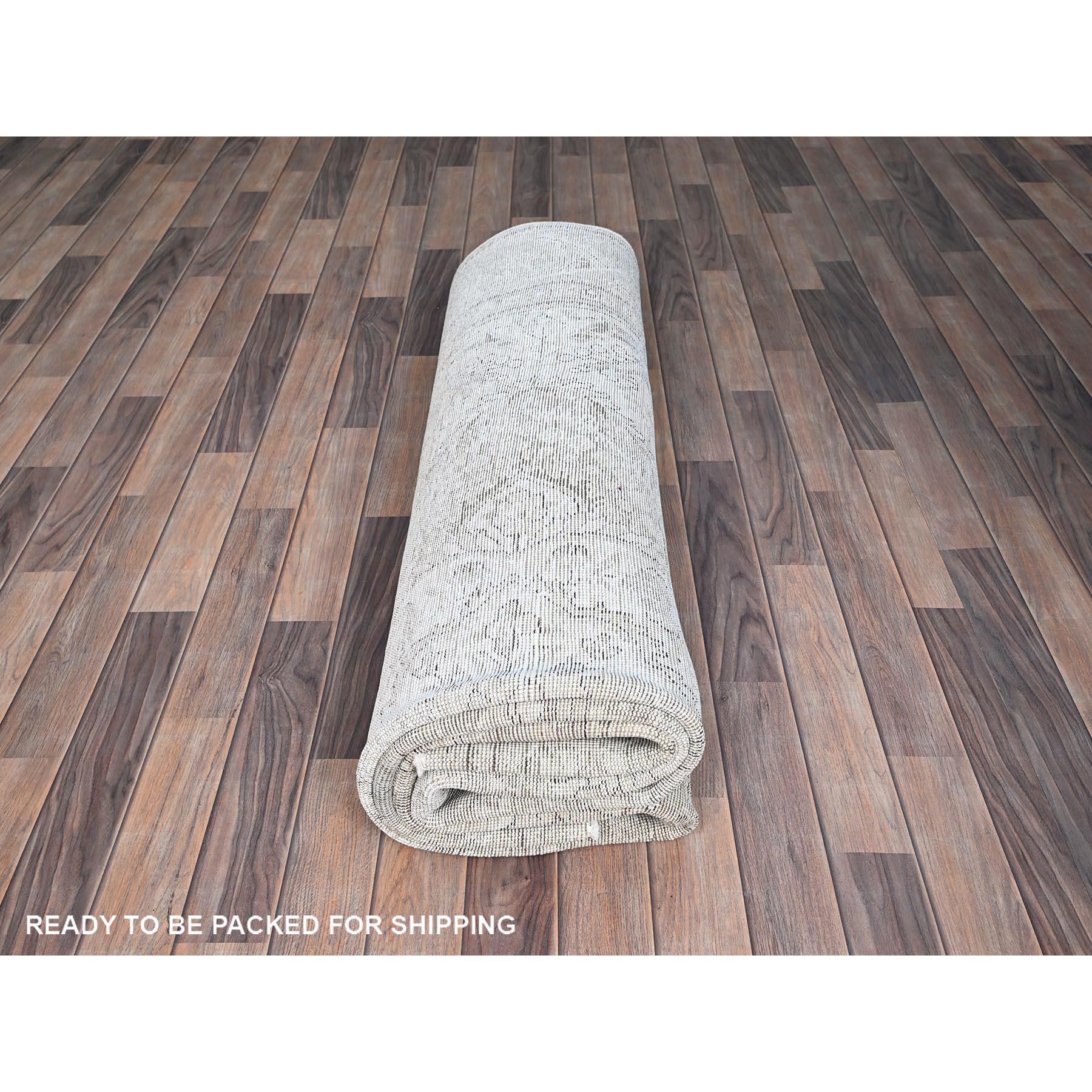 Ivory Evenly Worn Wool Vintage Persian White Wash Tabriz Hand Knotted Clean Rug For Sale 5