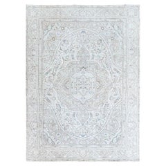 Elfenbeinfarbener, gleichmäßig abgenutzter Wollteppich Vintage Persian White Wash Tabriz Hand Knotted Clean Rug
