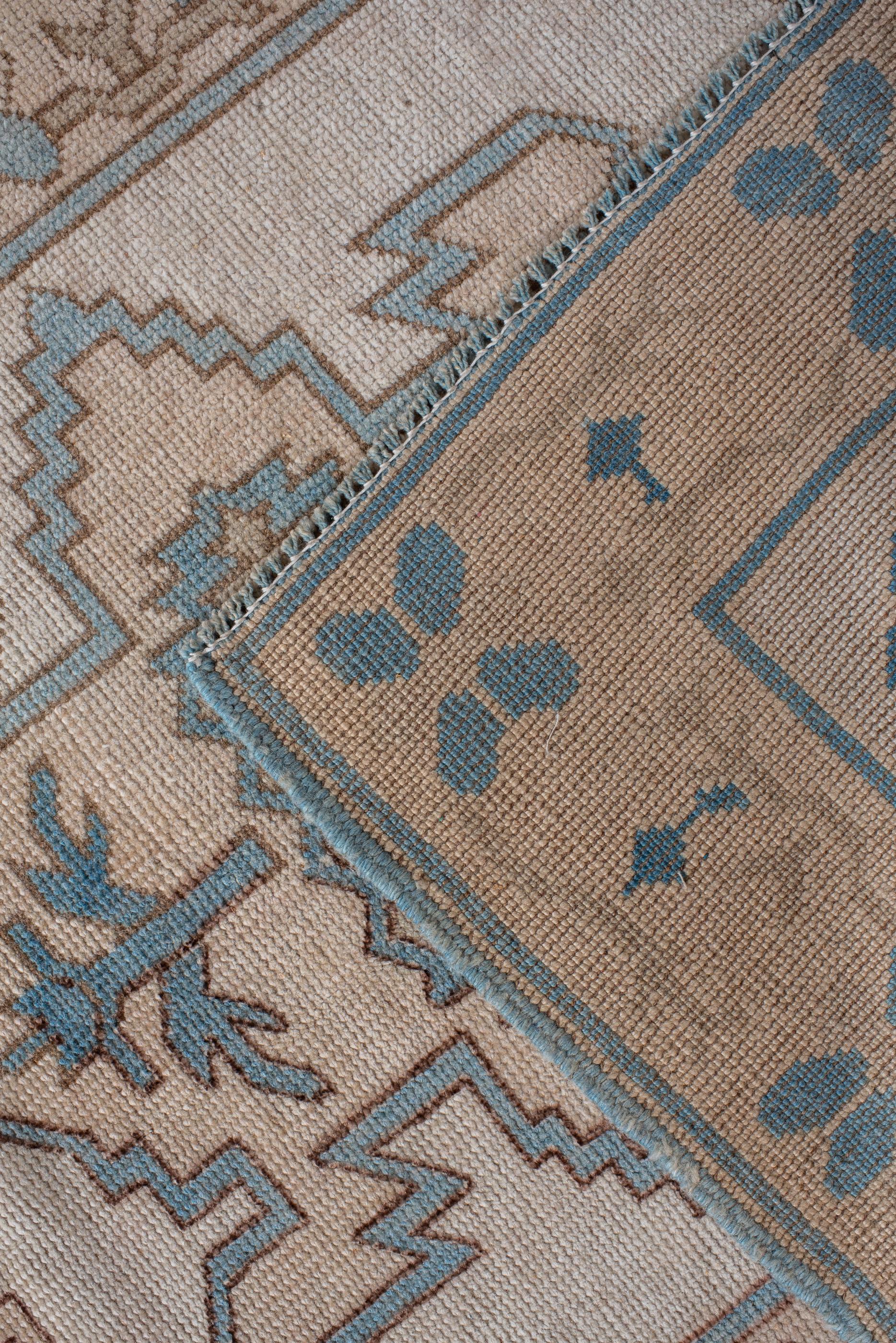 XX secolo Runner in Oushak turco antico Ivory Field in vendita