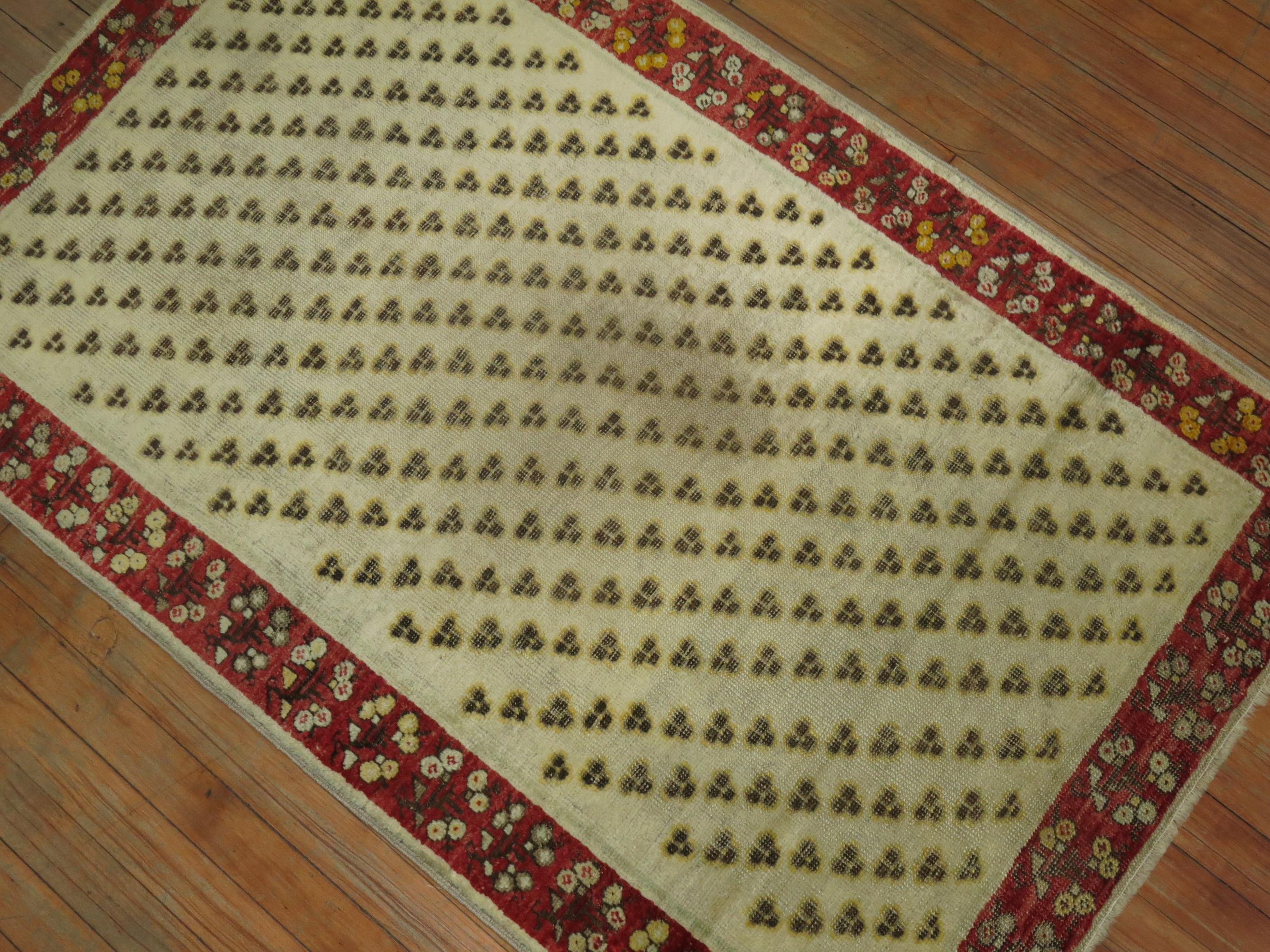 Agra Wool 20th Century Handmade Ivory Field Red Turkish Ghiordes Scatter Rug For Sale