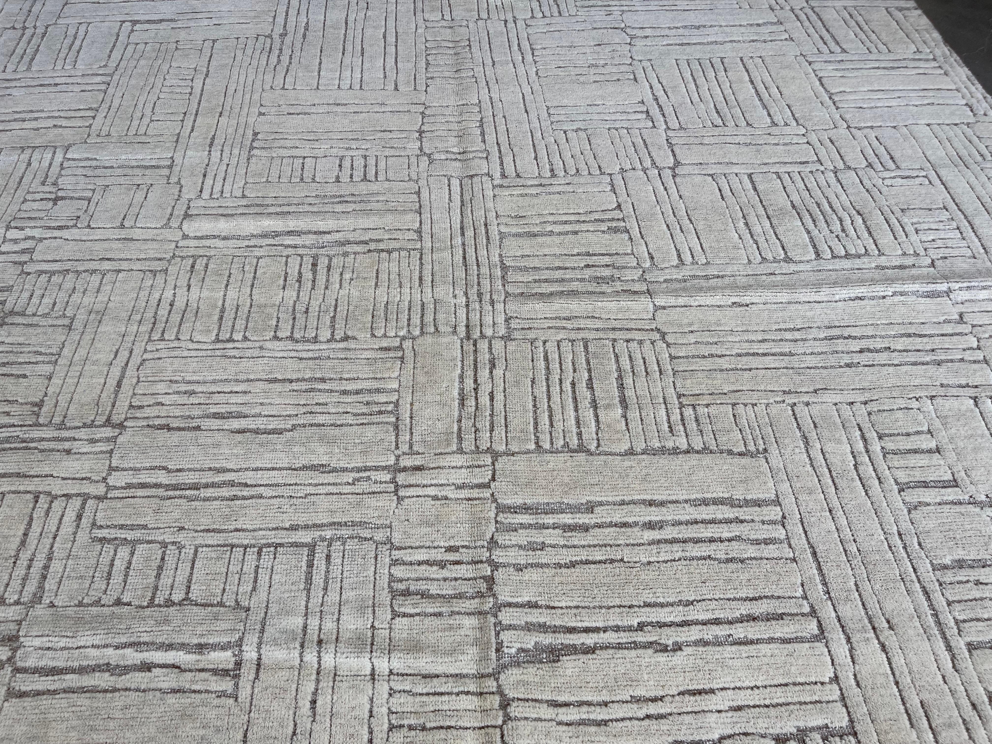 Tappeto Geometrico Cut and Loop Avorio In condizioni Nuovo in vendita a West Hollywood, CA