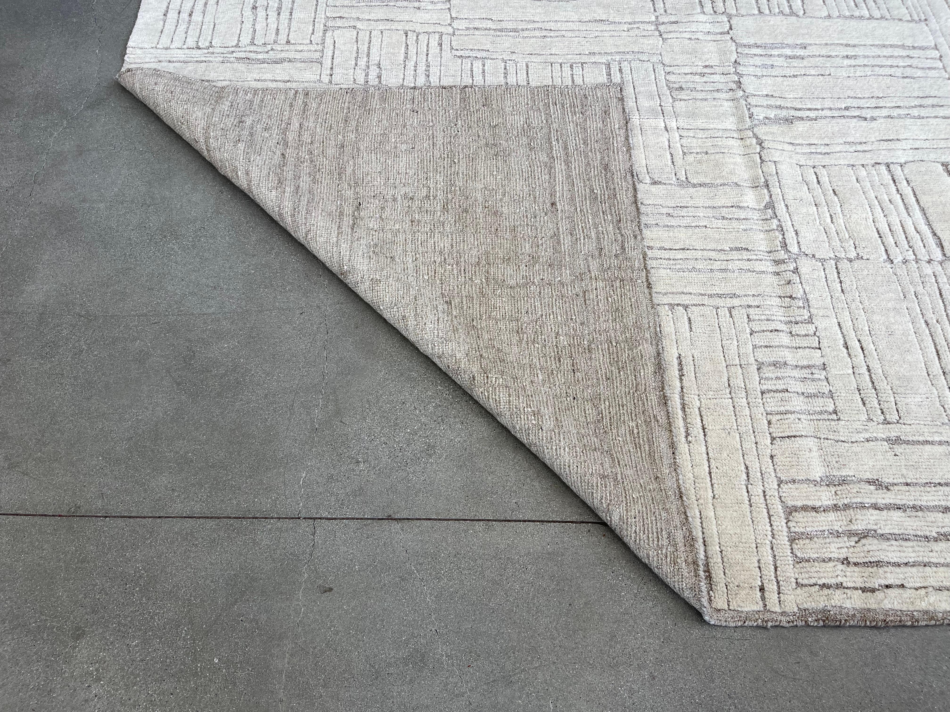 XXI secolo e contemporaneo Tappeto Geometrico Cut and Loop Avorio in vendita