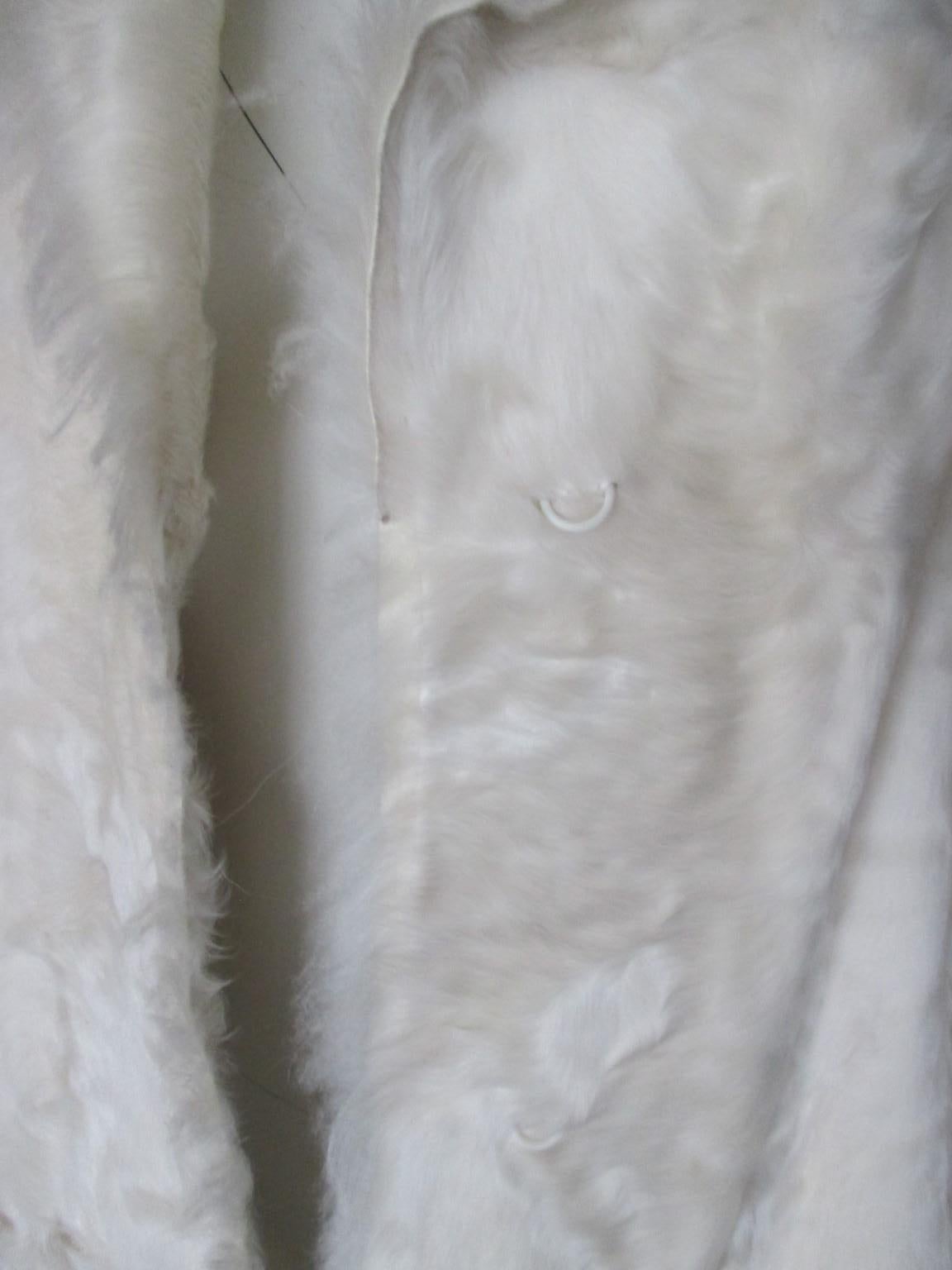 Ivory Goat Lamb Fur Coat Light weight In Good Condition For Sale In Amsterdam, NL