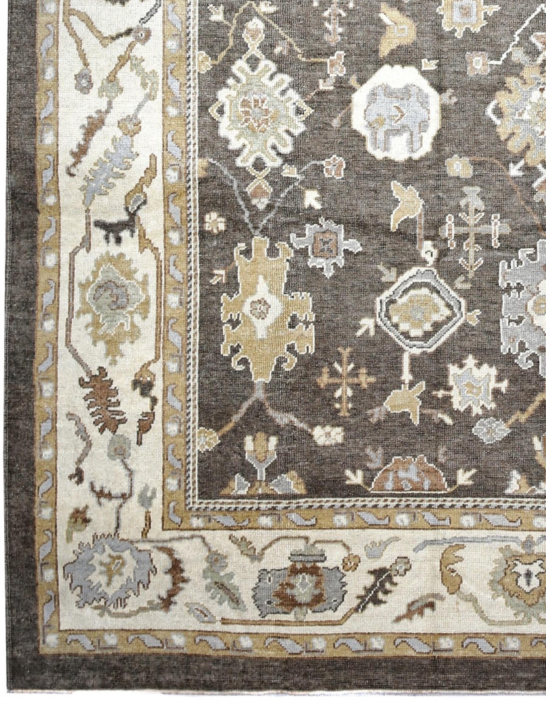 Ivory, Gold and Gray Contemporary Handmade Wool Turkish Oushak Rug In Excellent Condition For Sale In North Bergen, NJ