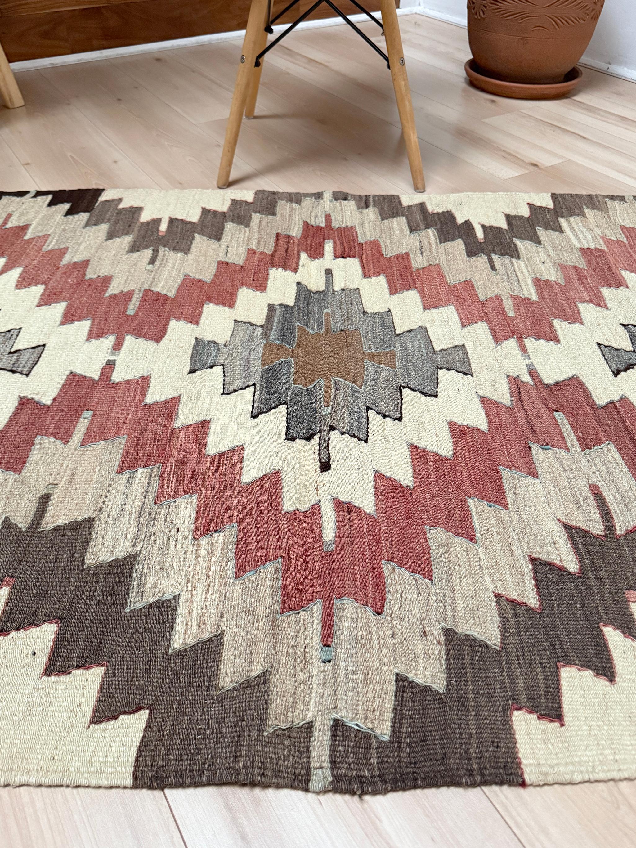 Kilim mut avorio e grigio - Tappeto tribale turco a tessitura piatta in stile Navajo (3'x6') In condizioni ottime in vendita a Burlingame, CA