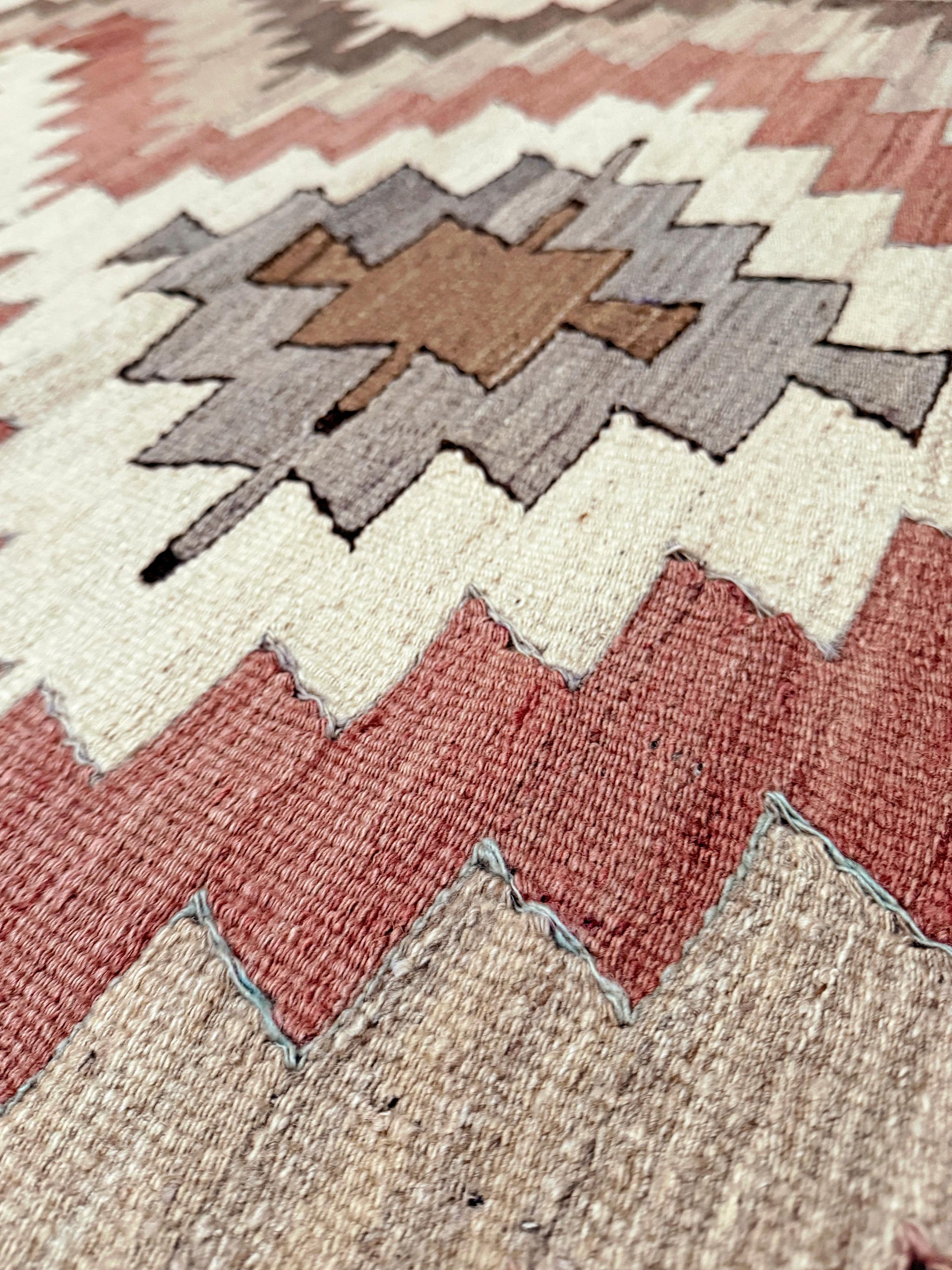 Lana Kilim mut avorio e grigio - Tappeto tribale turco a tessitura piatta in stile Navajo (3'x6') in vendita