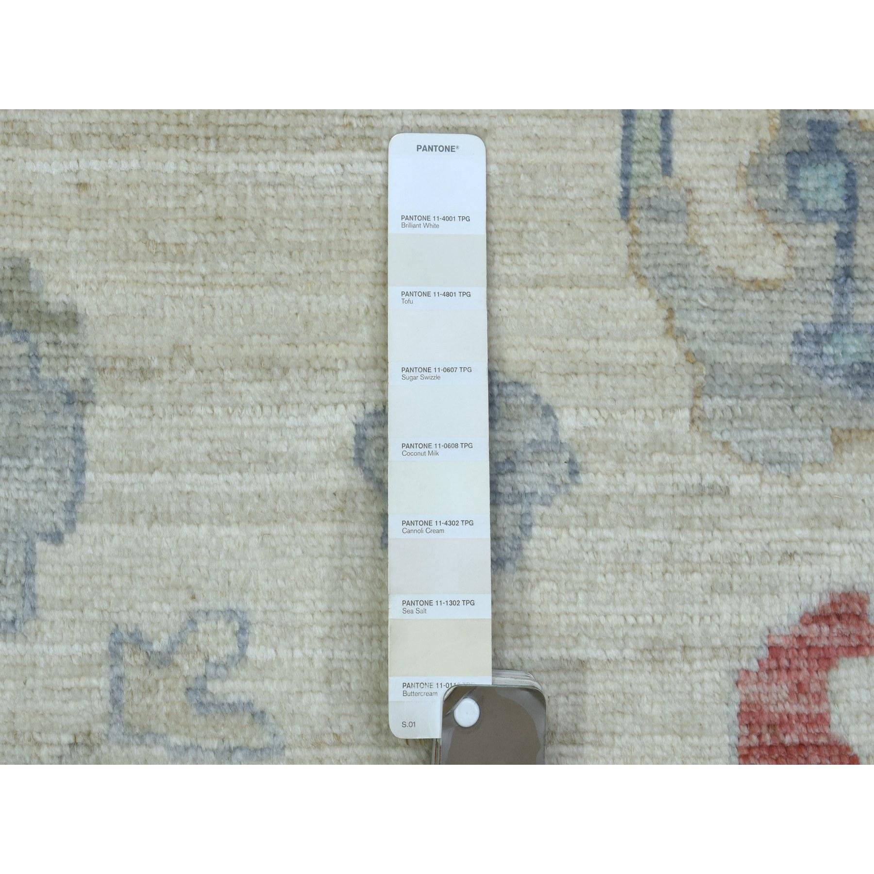 Tapis afghan Oushak ivoire noué à la main sans bordure en pure laine de 8'2
