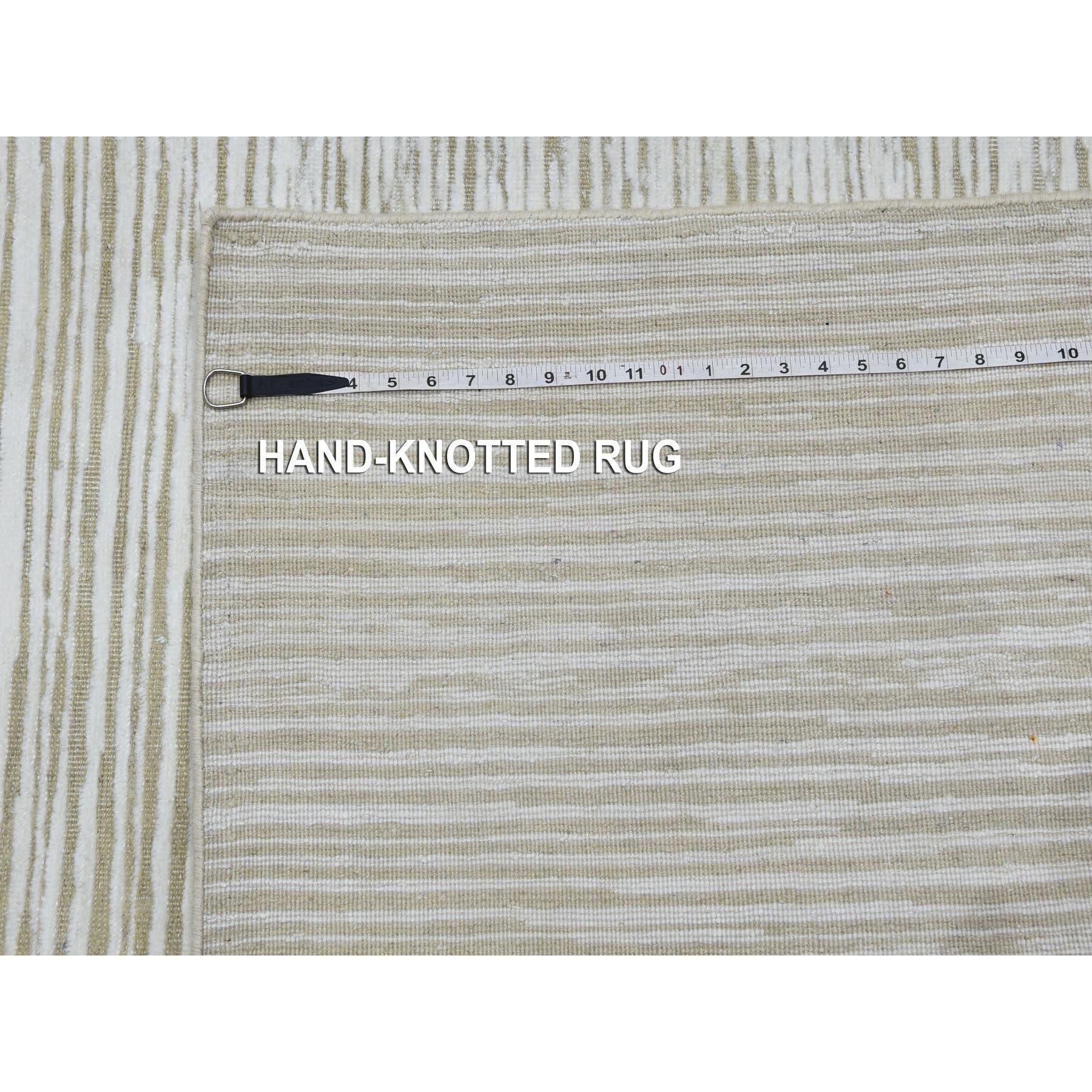 Elfenbeinfarbene handgeknüpfte Seide mit strukturierter Wolle Ton in Ton Striae Design Quadratischer Teppich im Angebot 4