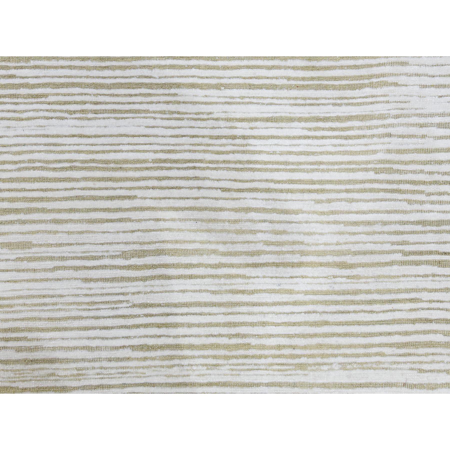 Elfenbeinfarbene handgeknüpfte Seide mit strukturierter Wolle Ton in Ton Striae Design Quadratischer Teppich im Angebot 1