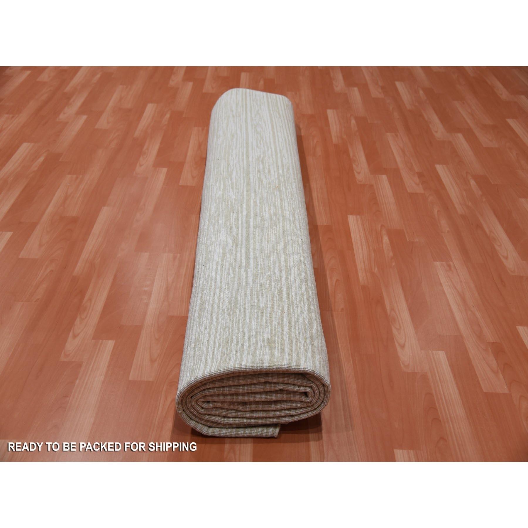 Elfenbeinfarbene handgeknüpfte Seide mit strukturierter Wolle Ton in Ton Striae Design Quadratischer Teppich im Angebot 2