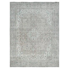 Elfenbeinfarbener handgeknüpfter Vintage Persian Tabriz Sheared Low Distressed Wool Rug