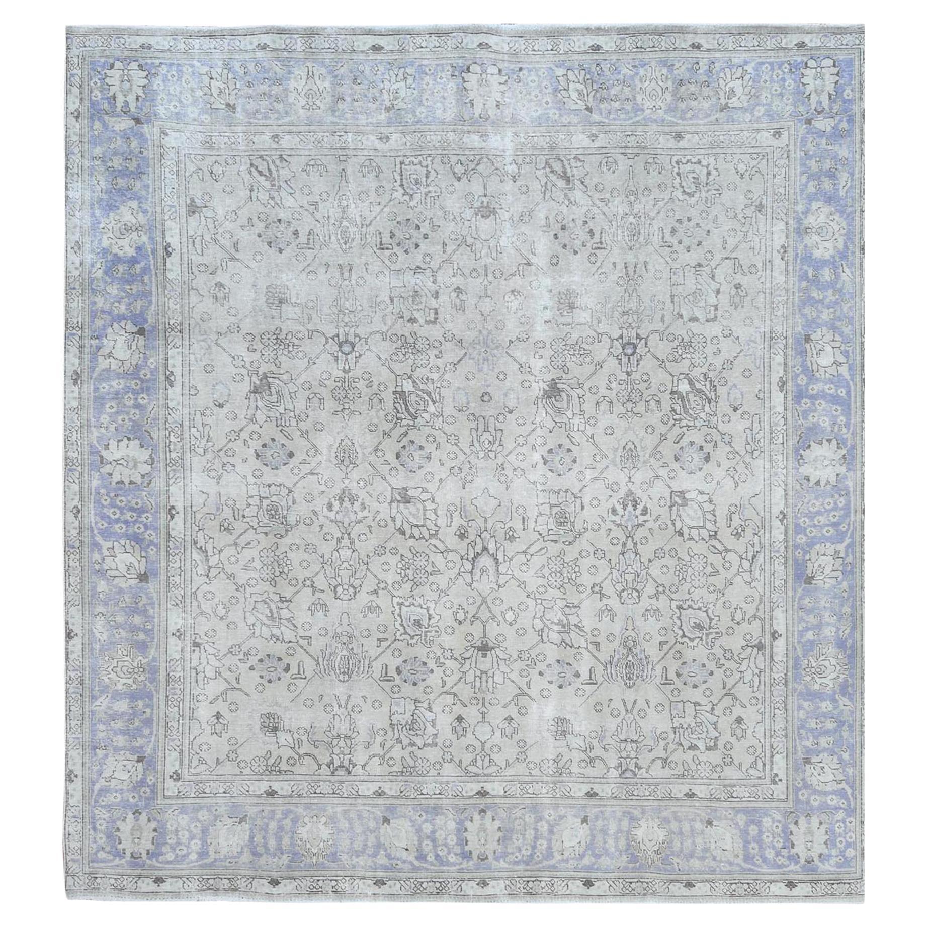 Elfenbein handgeknüpft Vintage Persisch Tabriz getragen Wolle Distressed Look Quadratische Teppich im Angebot