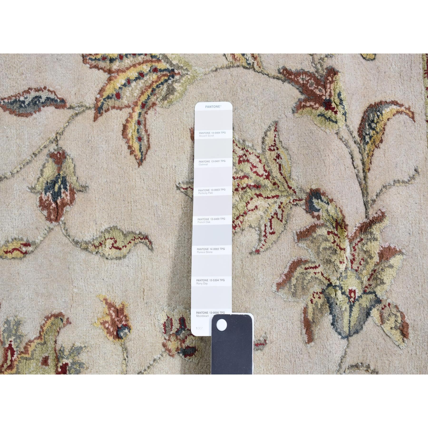 XXI secolo e contemporaneo Tappeto oversize avorio in lana e seta annodata a mano con design del Rajasthan 12'0