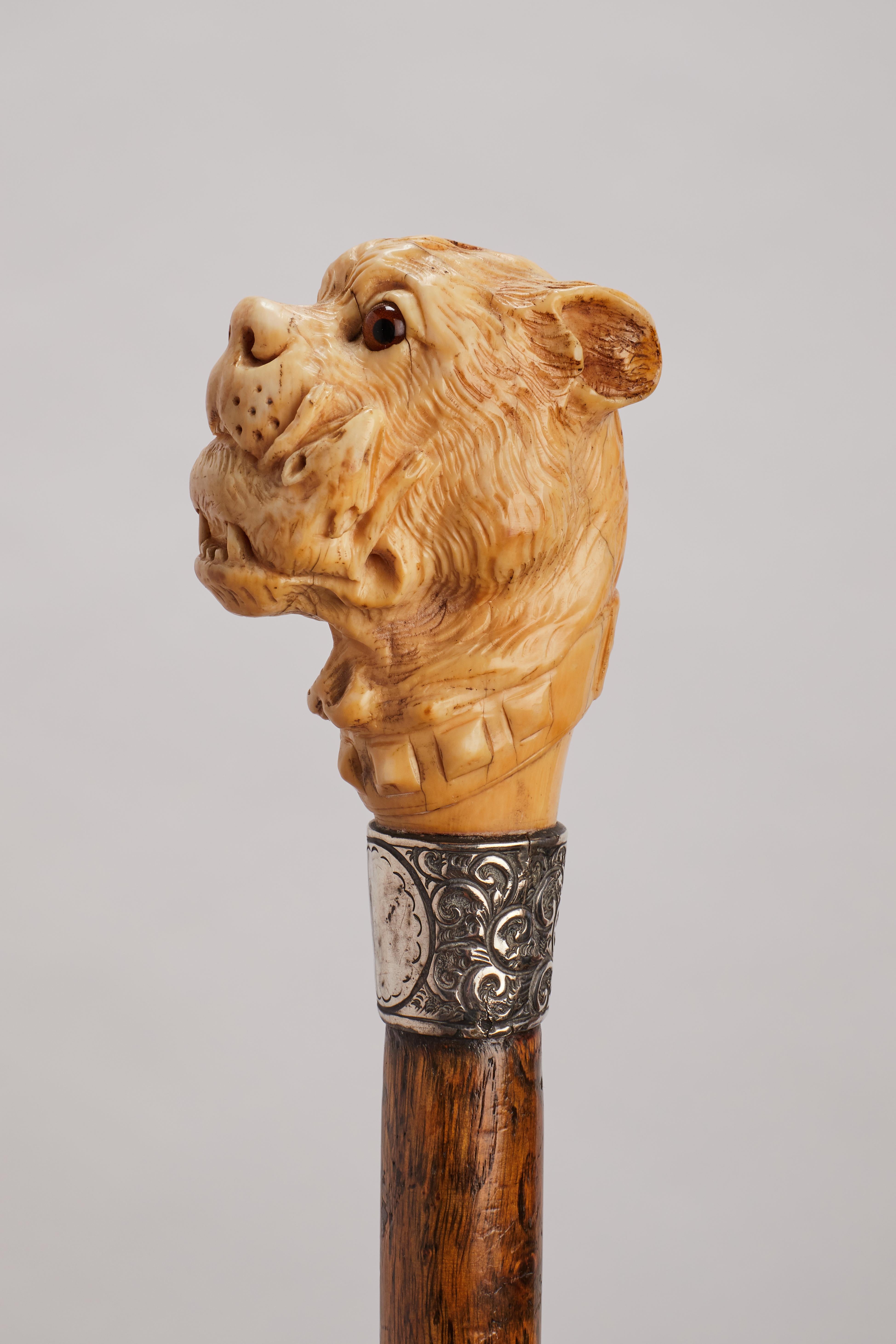 Ivory handle walking stick depicting a dog’s head and a mouse. England 1890.  For Sale 1