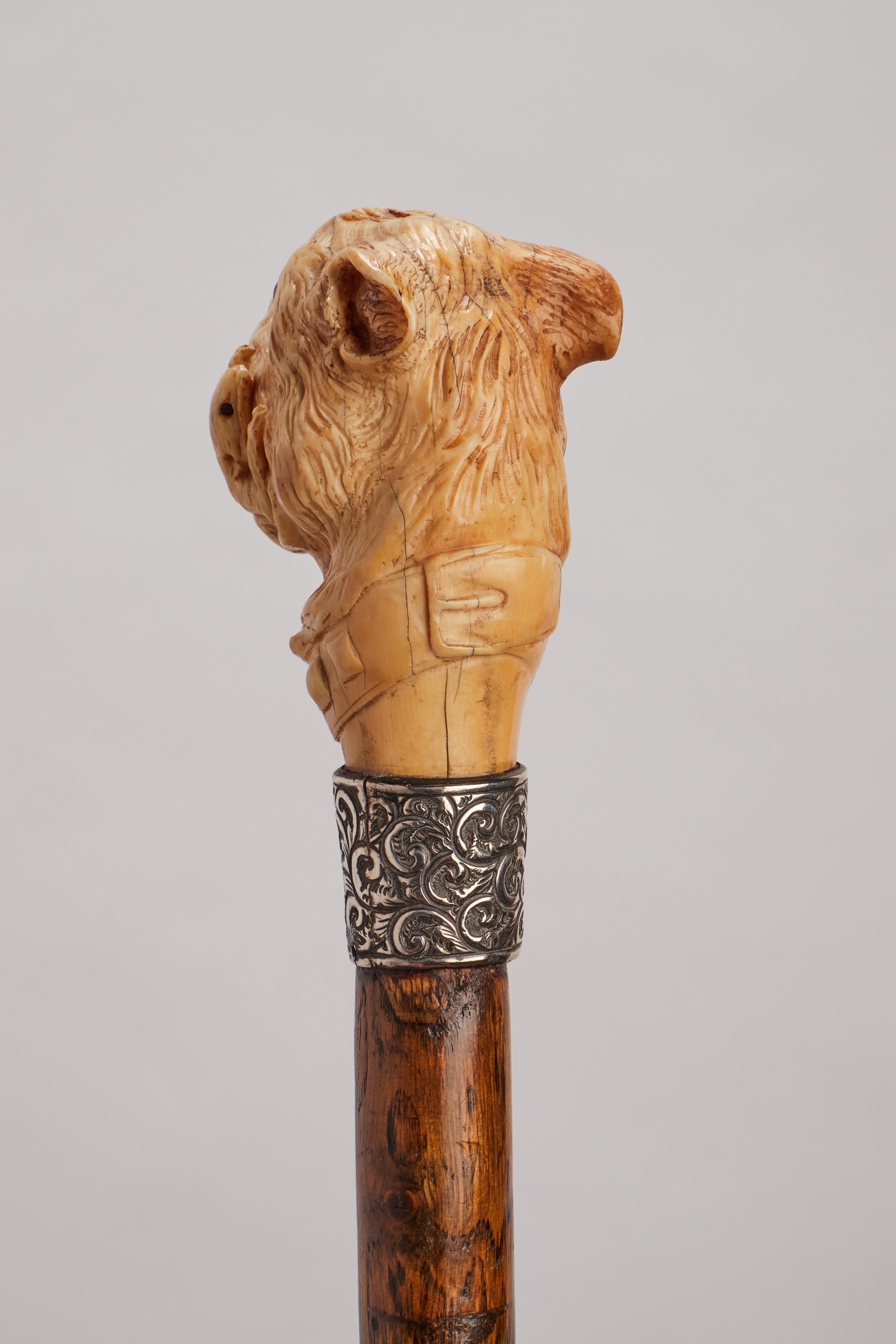 Ivory handle walking stick depicting a dog’s head and a mouse. England 1890.  For Sale 3